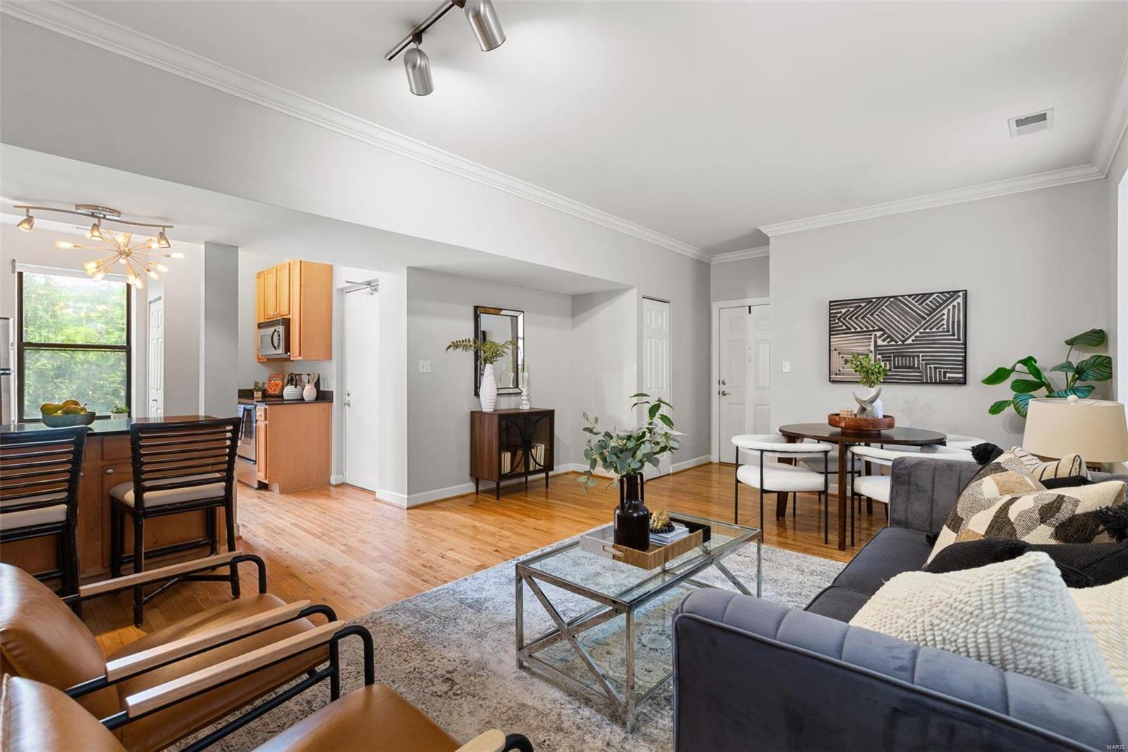 5653 Waterman Boulevard Unit: 22