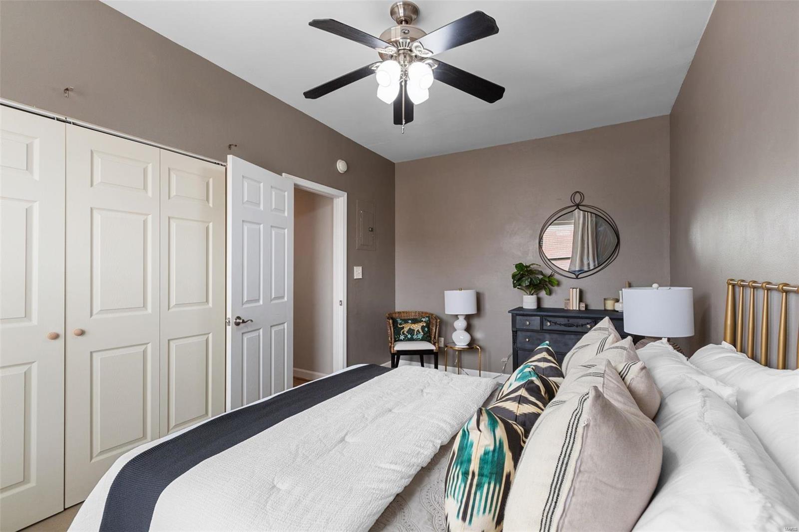 5653 Waterman Boulevard Unit: 22