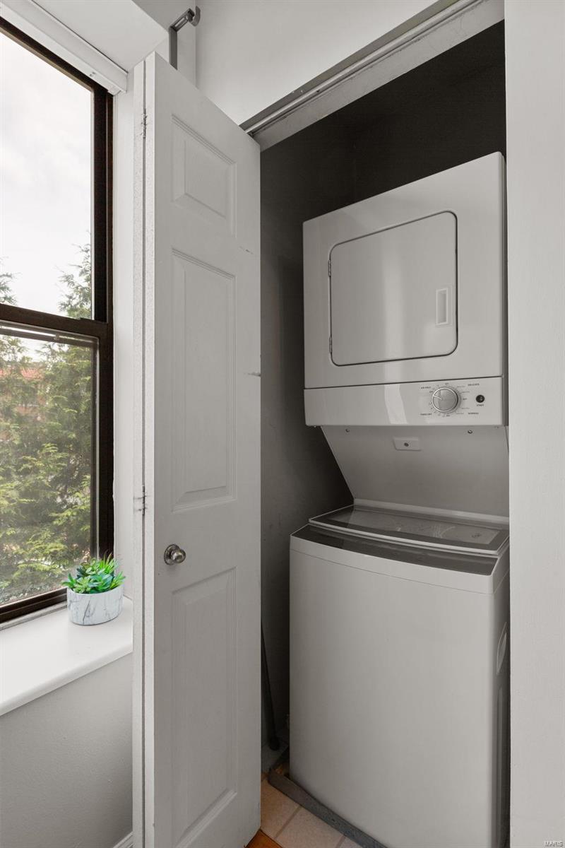 5653 Waterman Boulevard Unit: 22