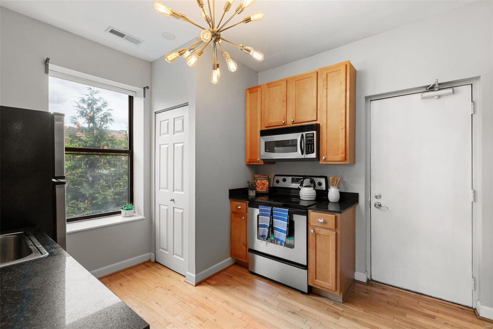 5653 Waterman Boulevard Unit: 22