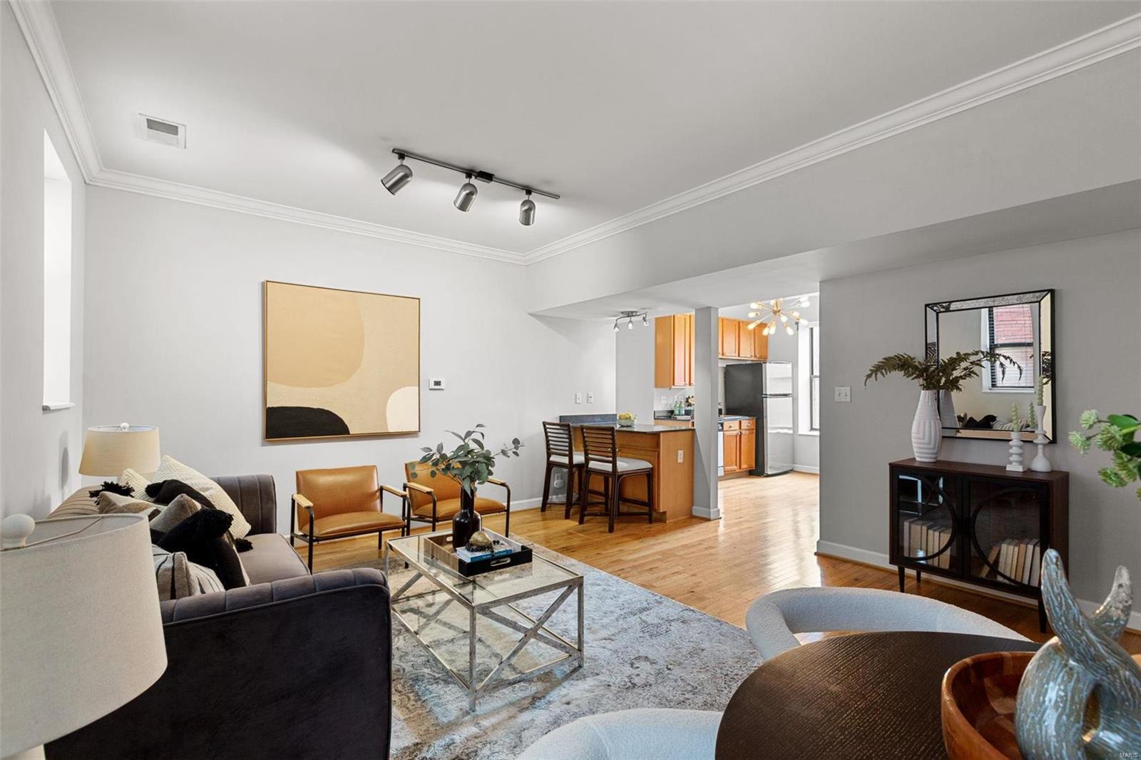 5653 Waterman Boulevard Unit: 22