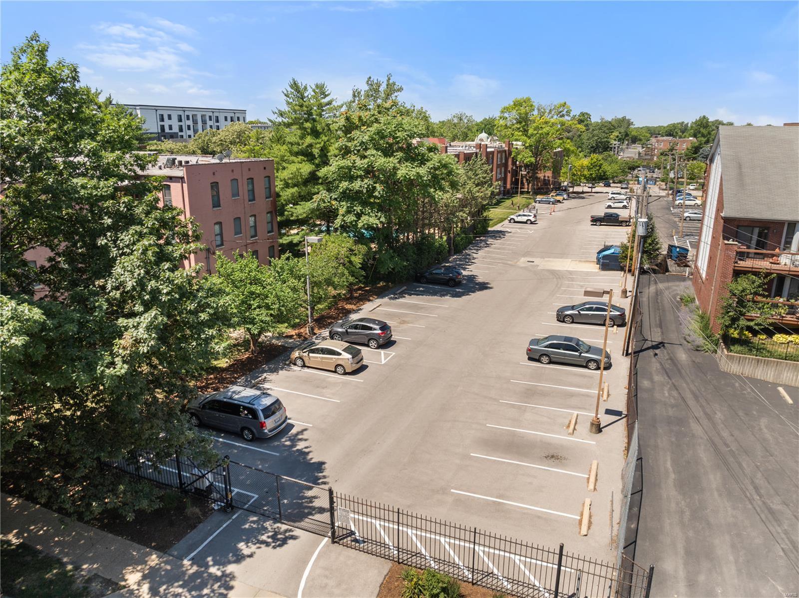 5653 Waterman Boulevard Unit: 22