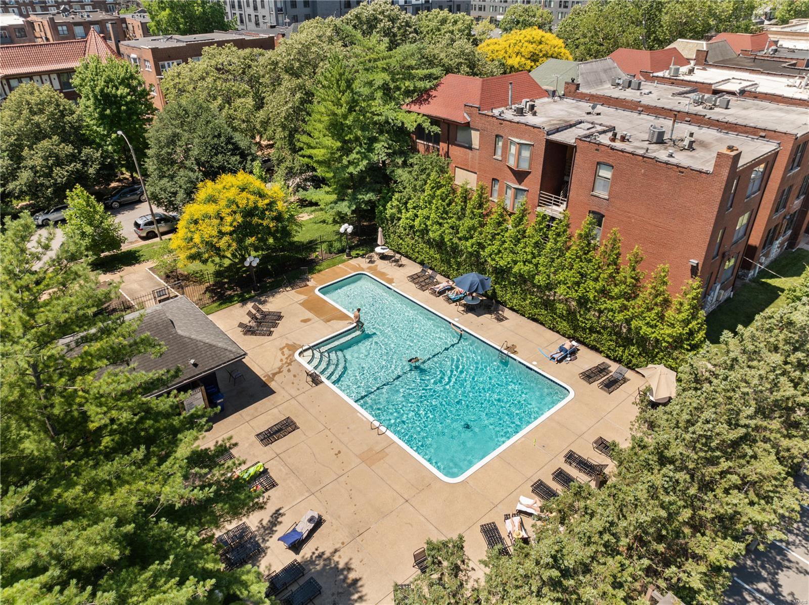 5653 Waterman Boulevard Unit: 22