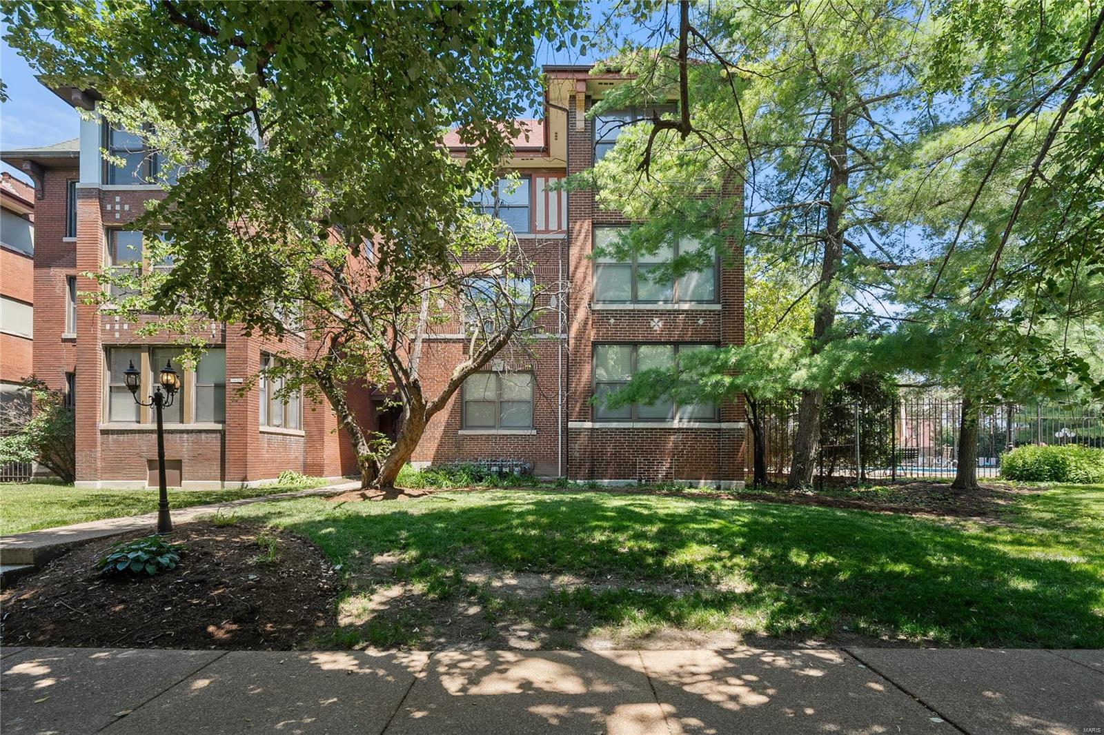 5653 Waterman Boulevard Unit: 22