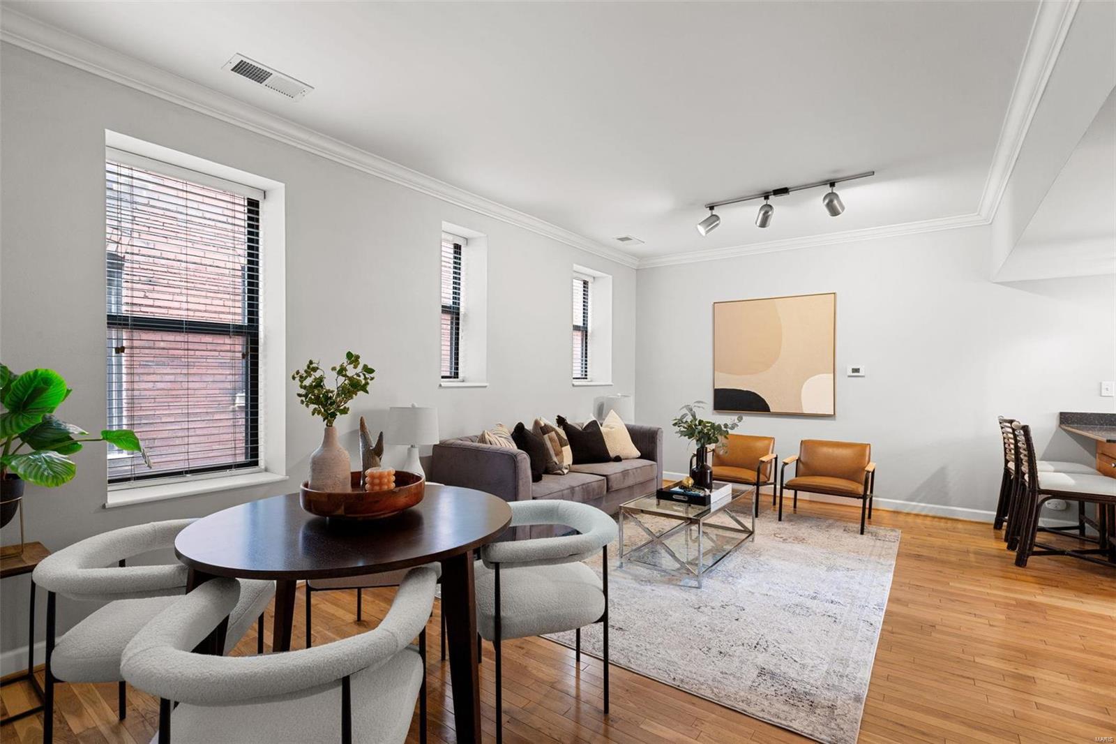 5653 Waterman Boulevard Unit: 22