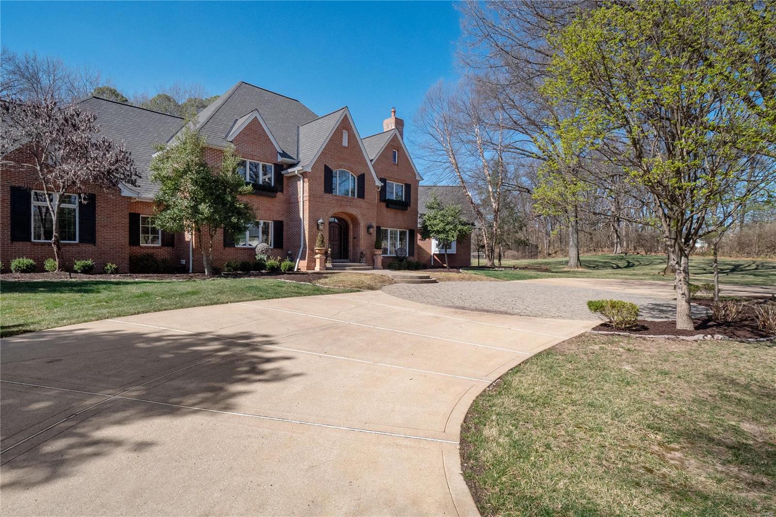 8 Huntleigh Woods