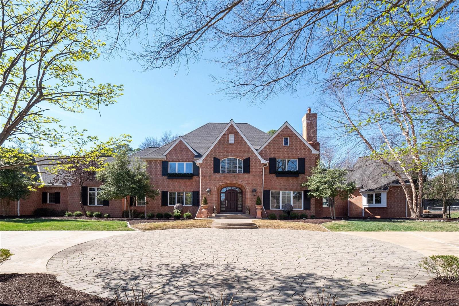 8 Huntleigh Woods