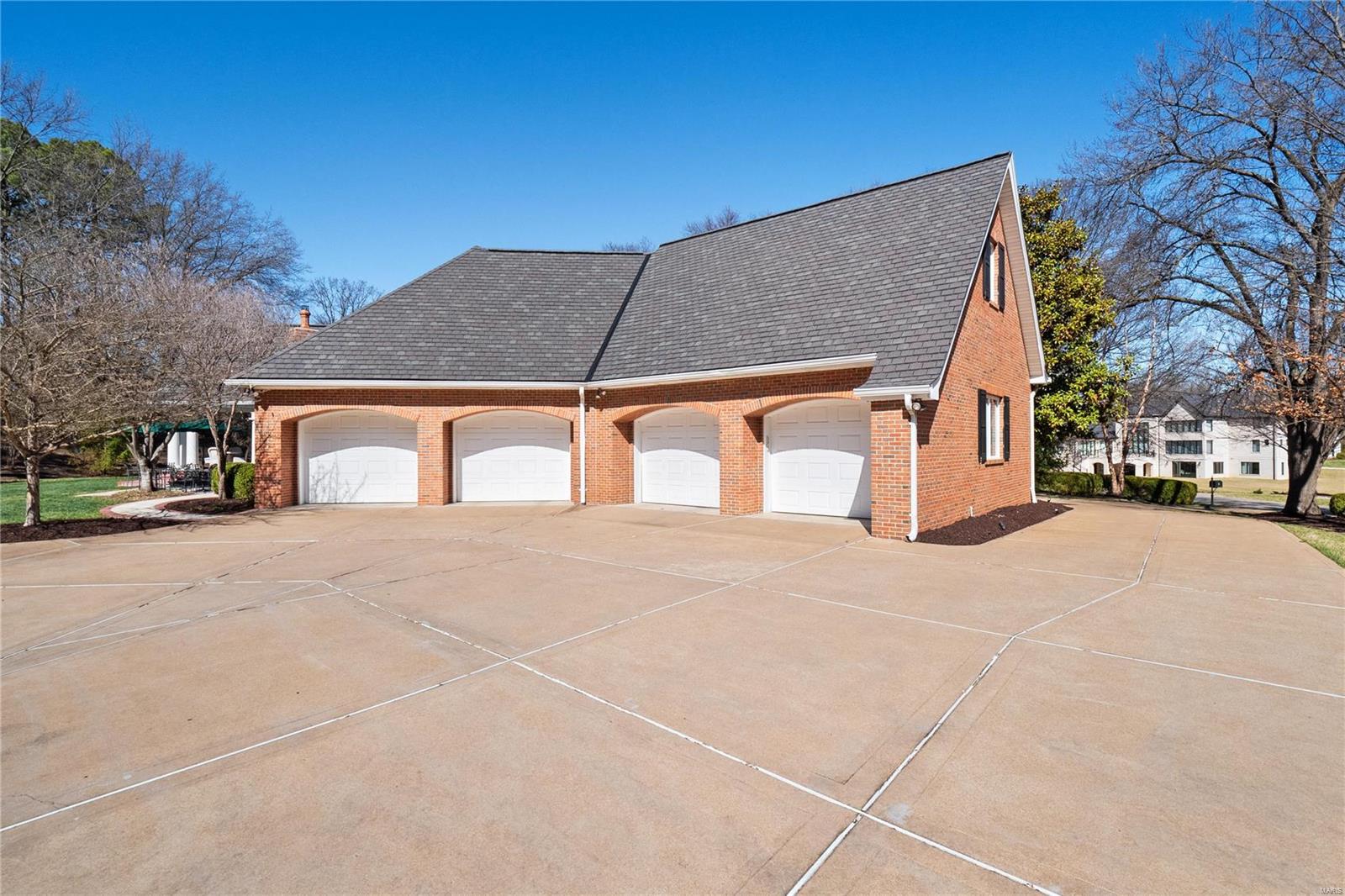 8 Huntleigh Woods