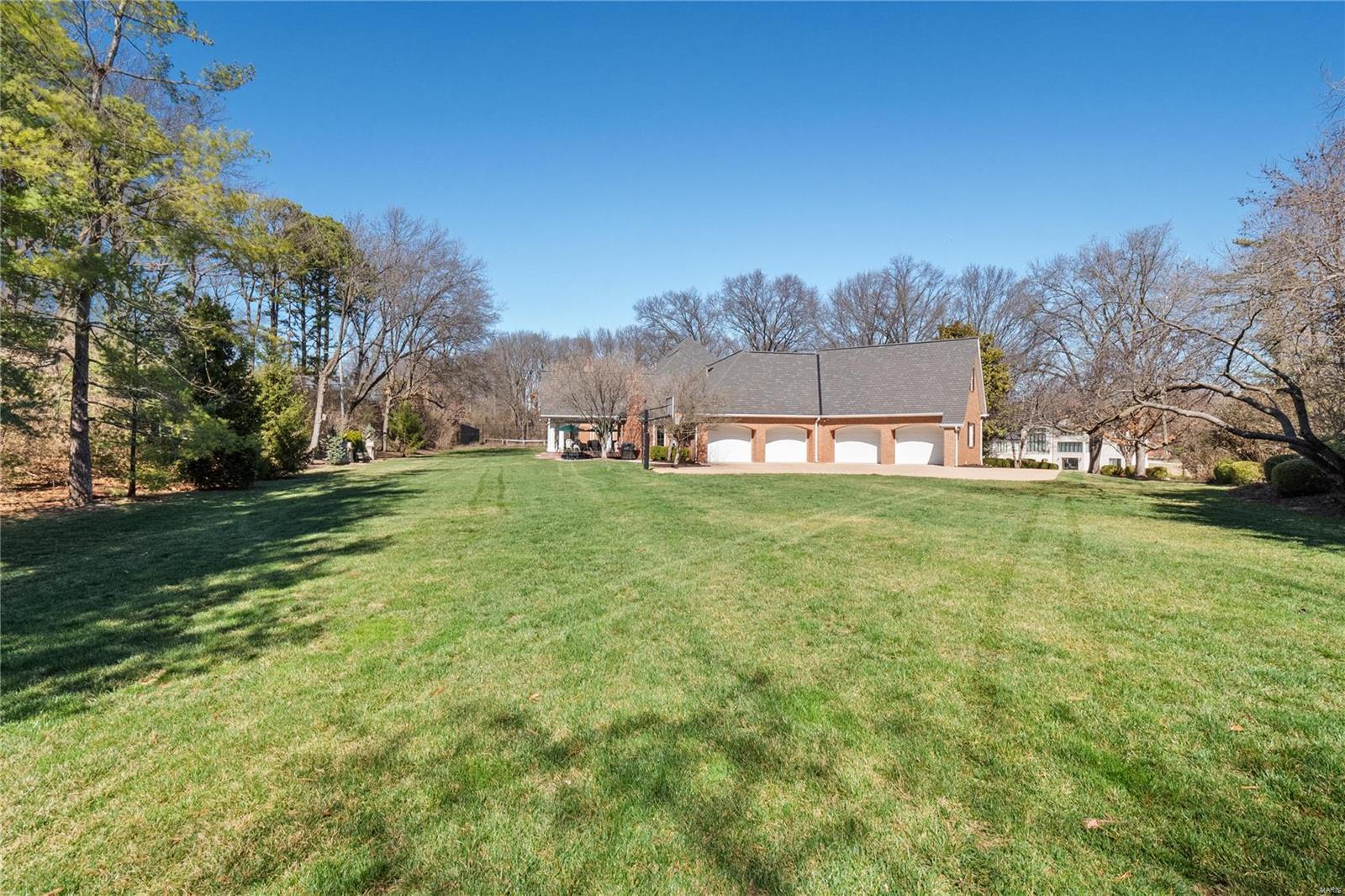 8 Huntleigh Woods