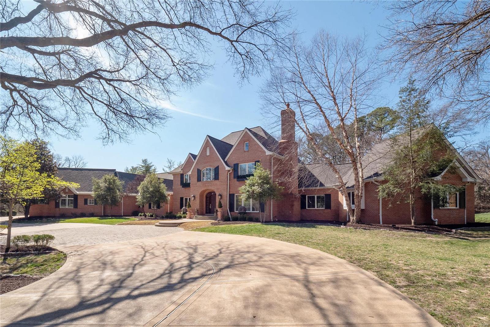 8 Huntleigh Woods