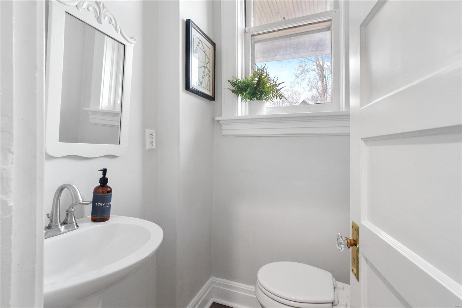 6123 Kingsbury Avenue