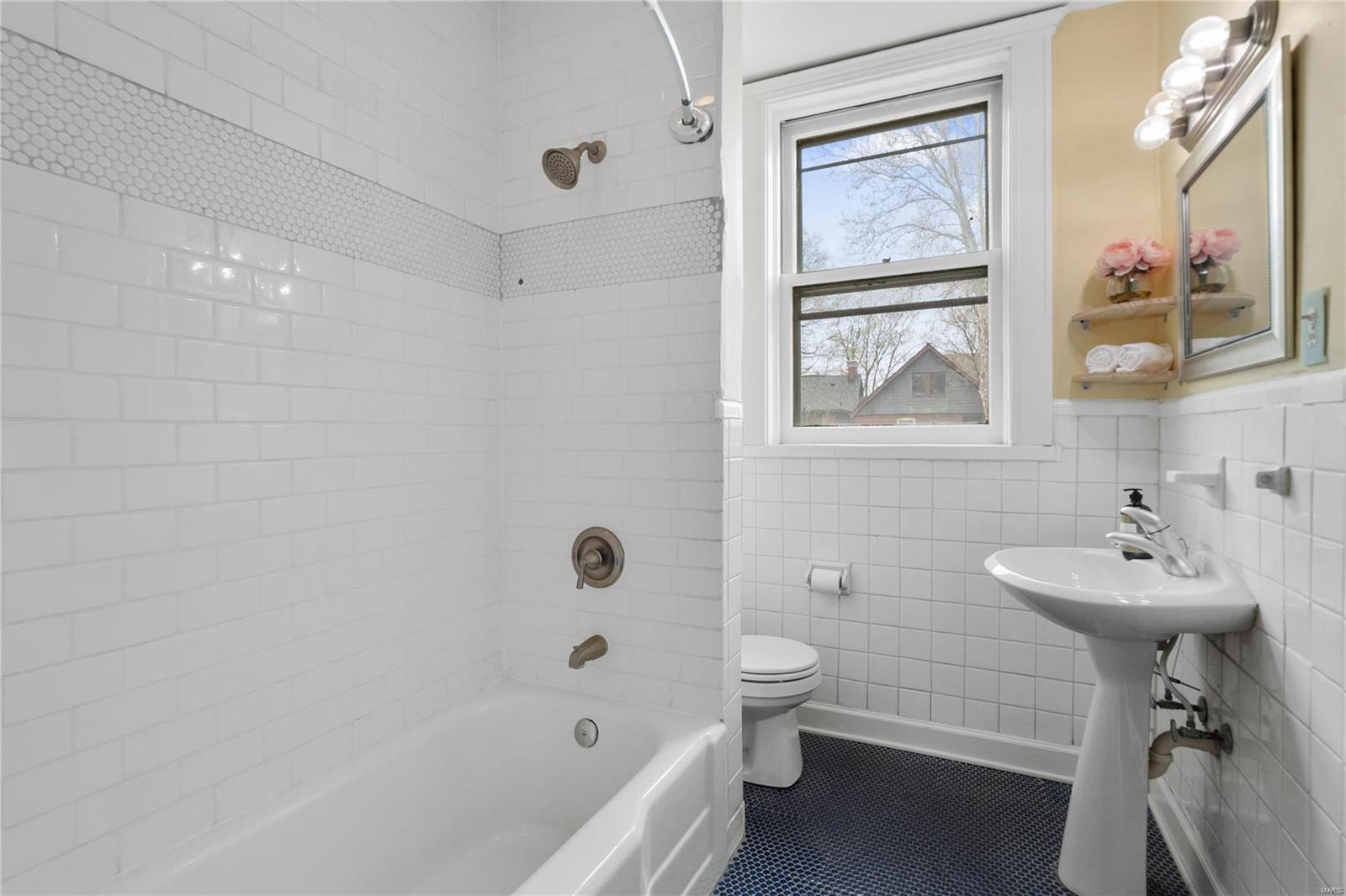 6123 Kingsbury Avenue