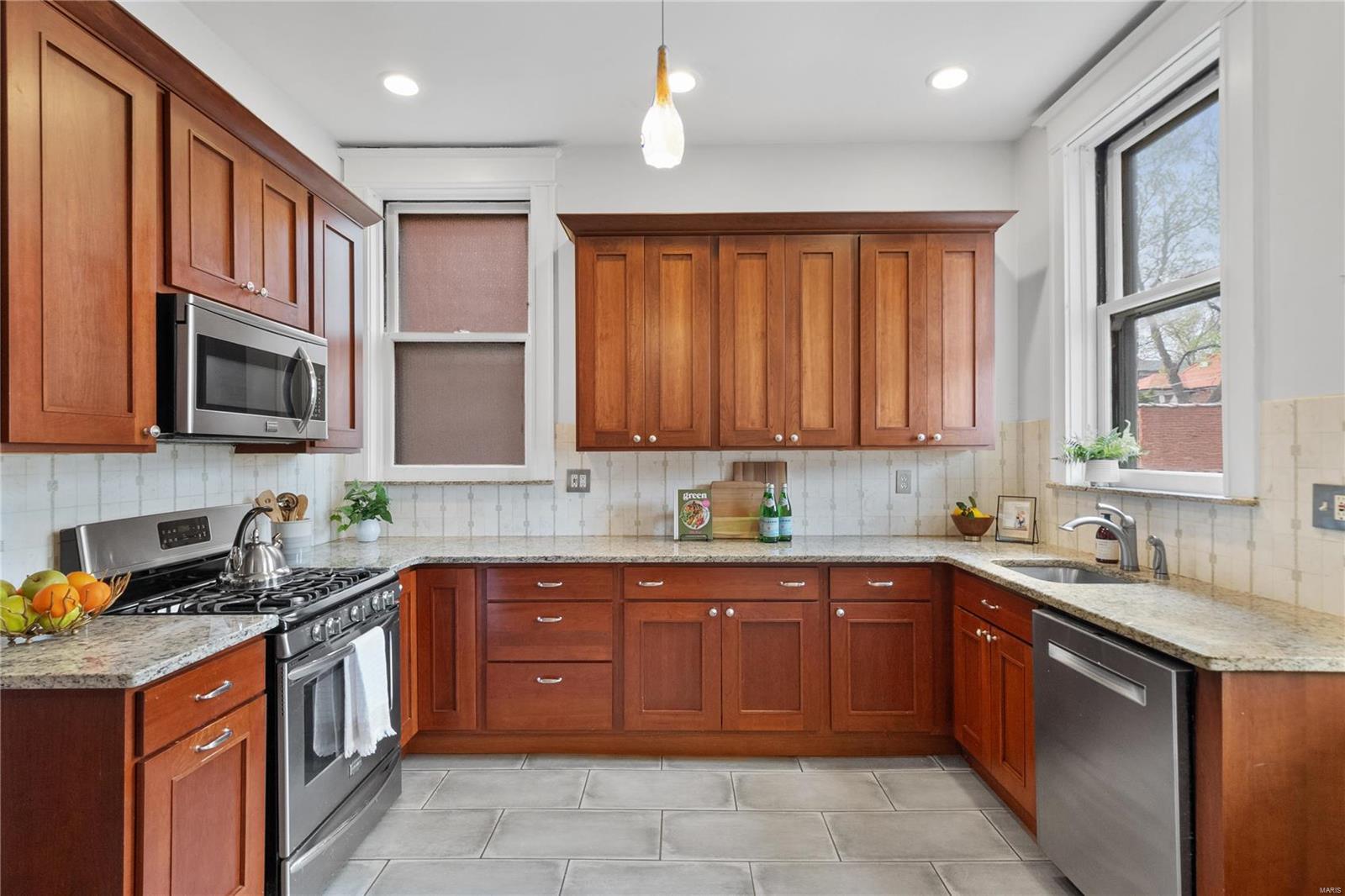 6123 Kingsbury Avenue