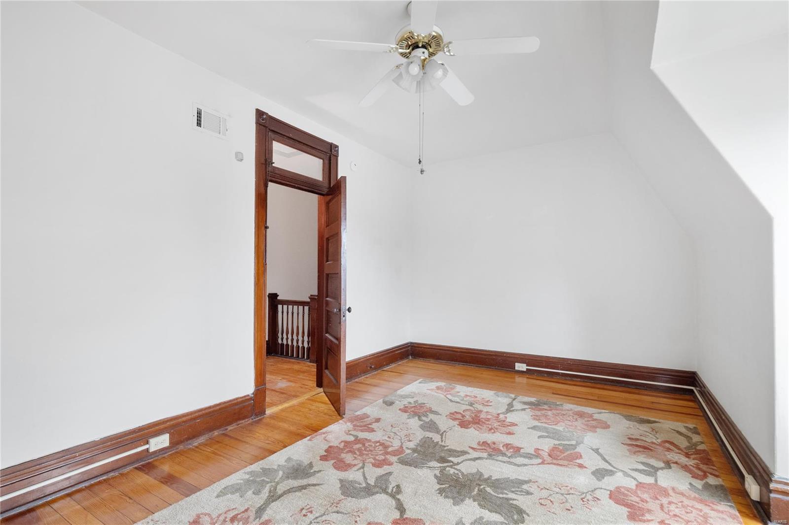 6123 Kingsbury Avenue