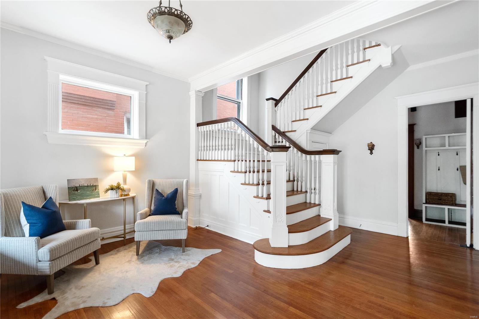 6123 Kingsbury Avenue