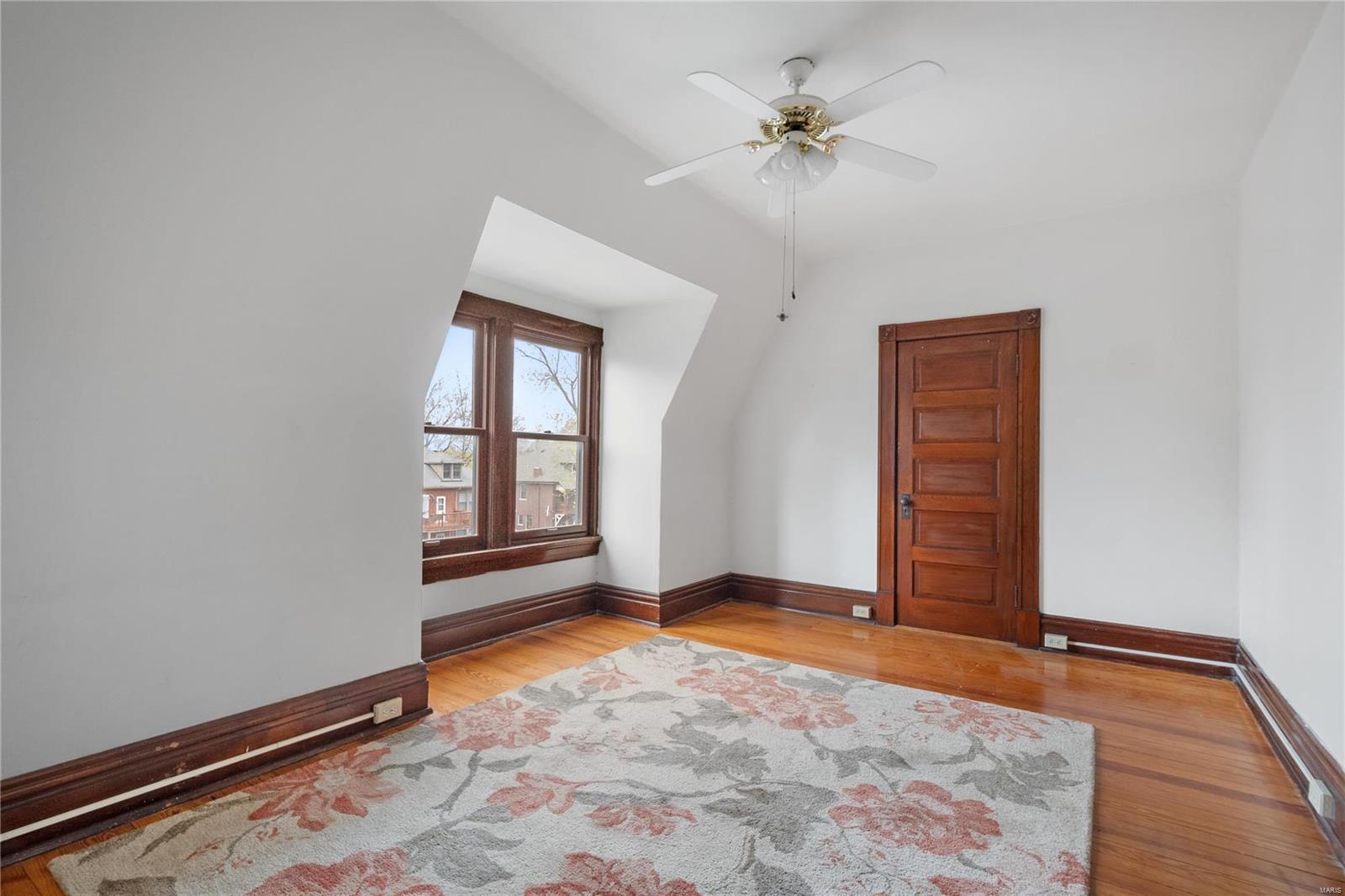 6123 Kingsbury Avenue