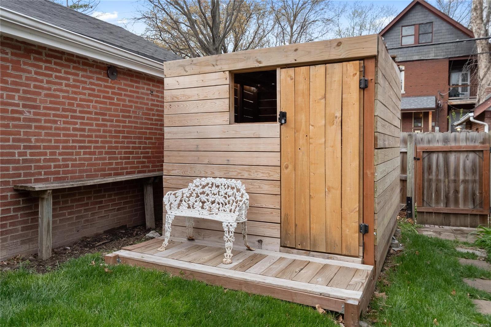 6123 Kingsbury Avenue