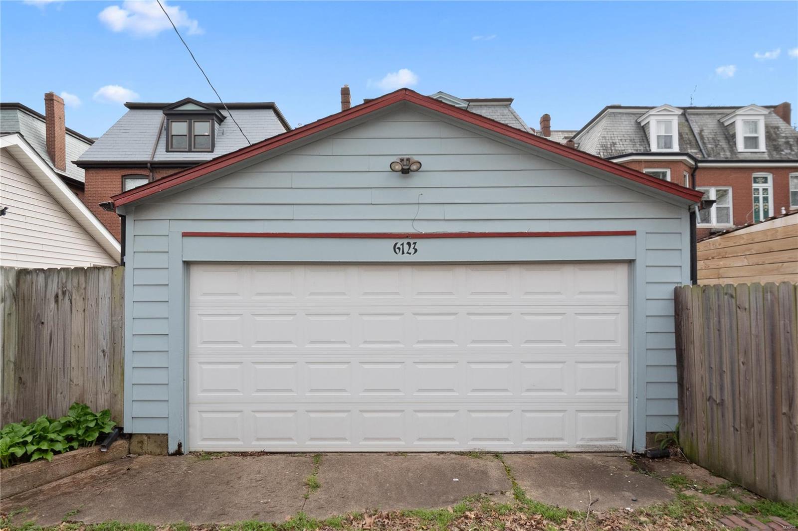 6123 Kingsbury Avenue