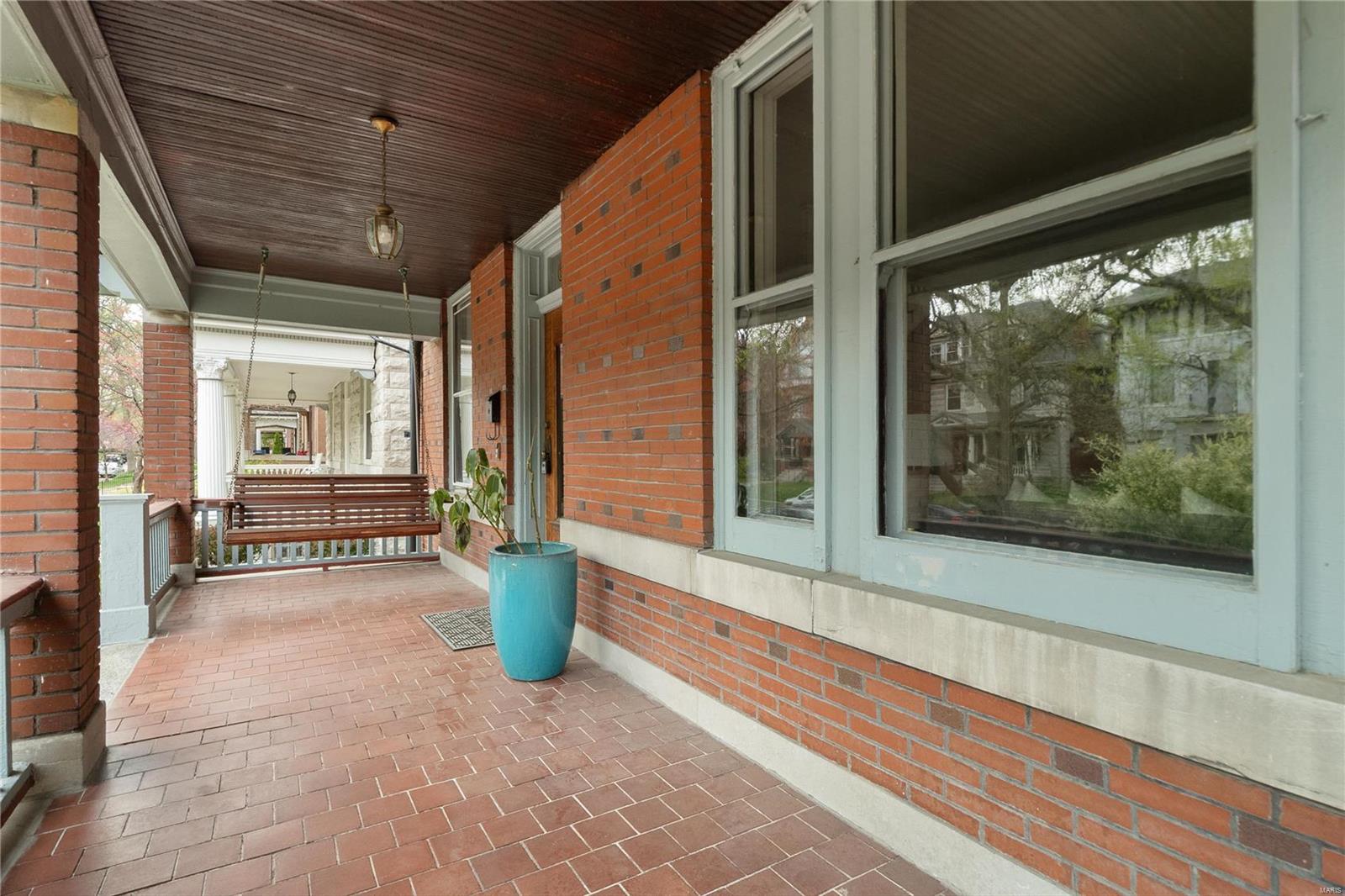 6123 Kingsbury Avenue