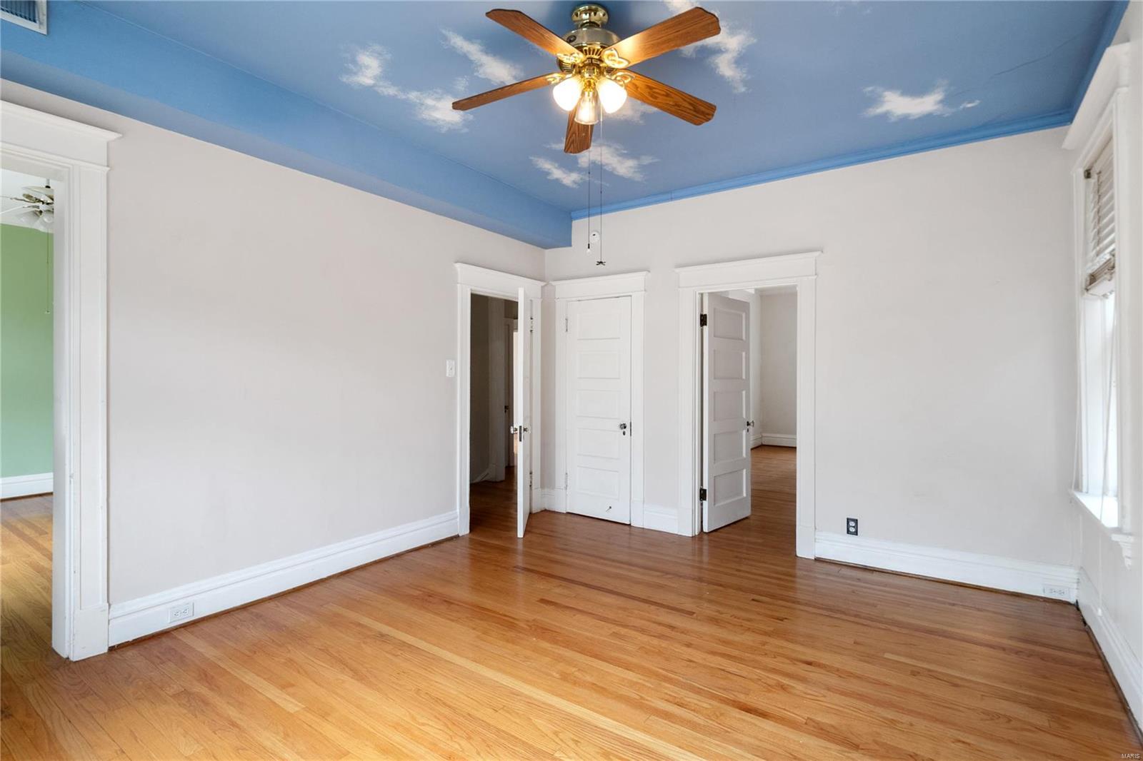 6123 Kingsbury Avenue