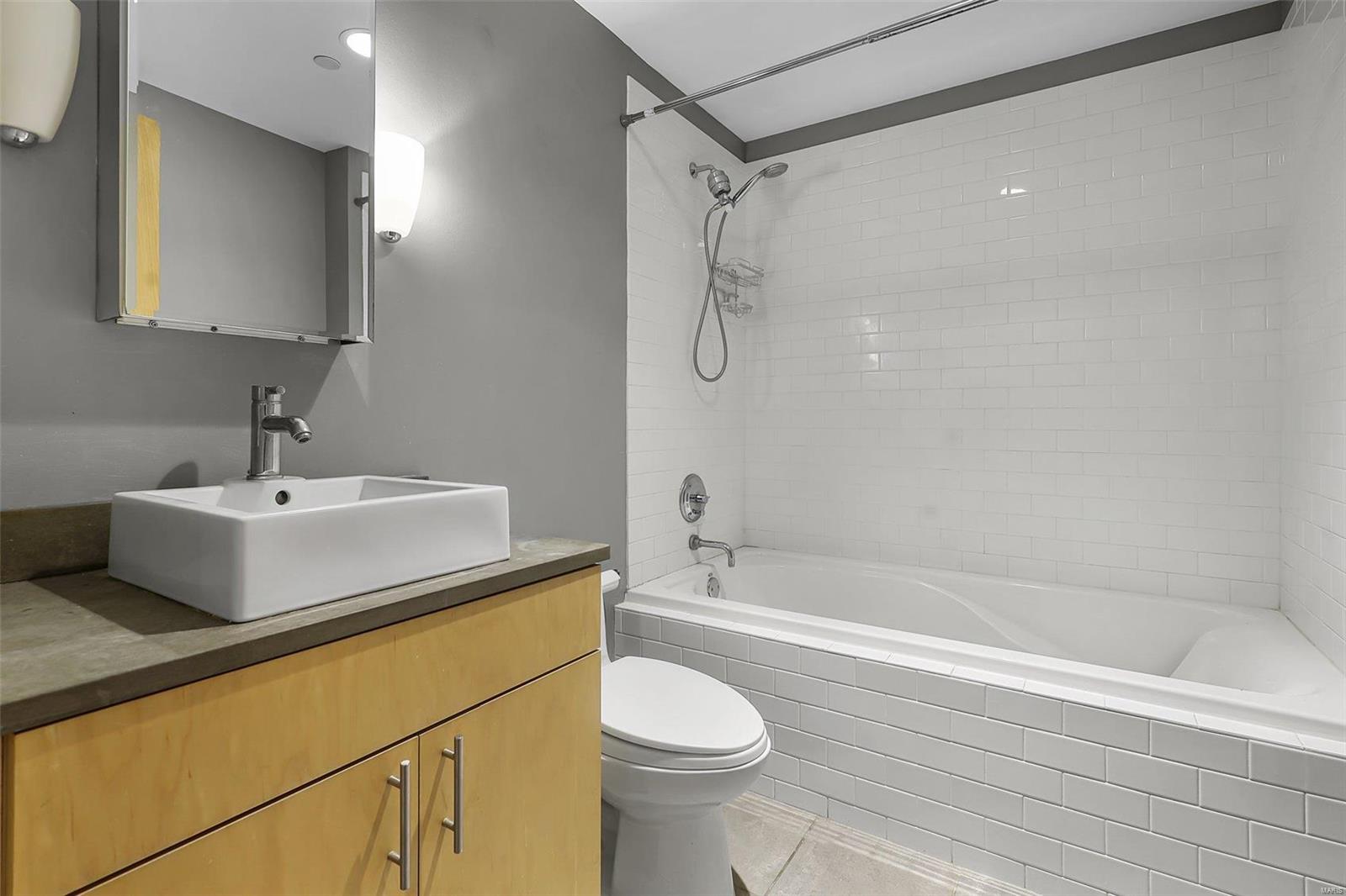 1627 Locust Street Unit: 304