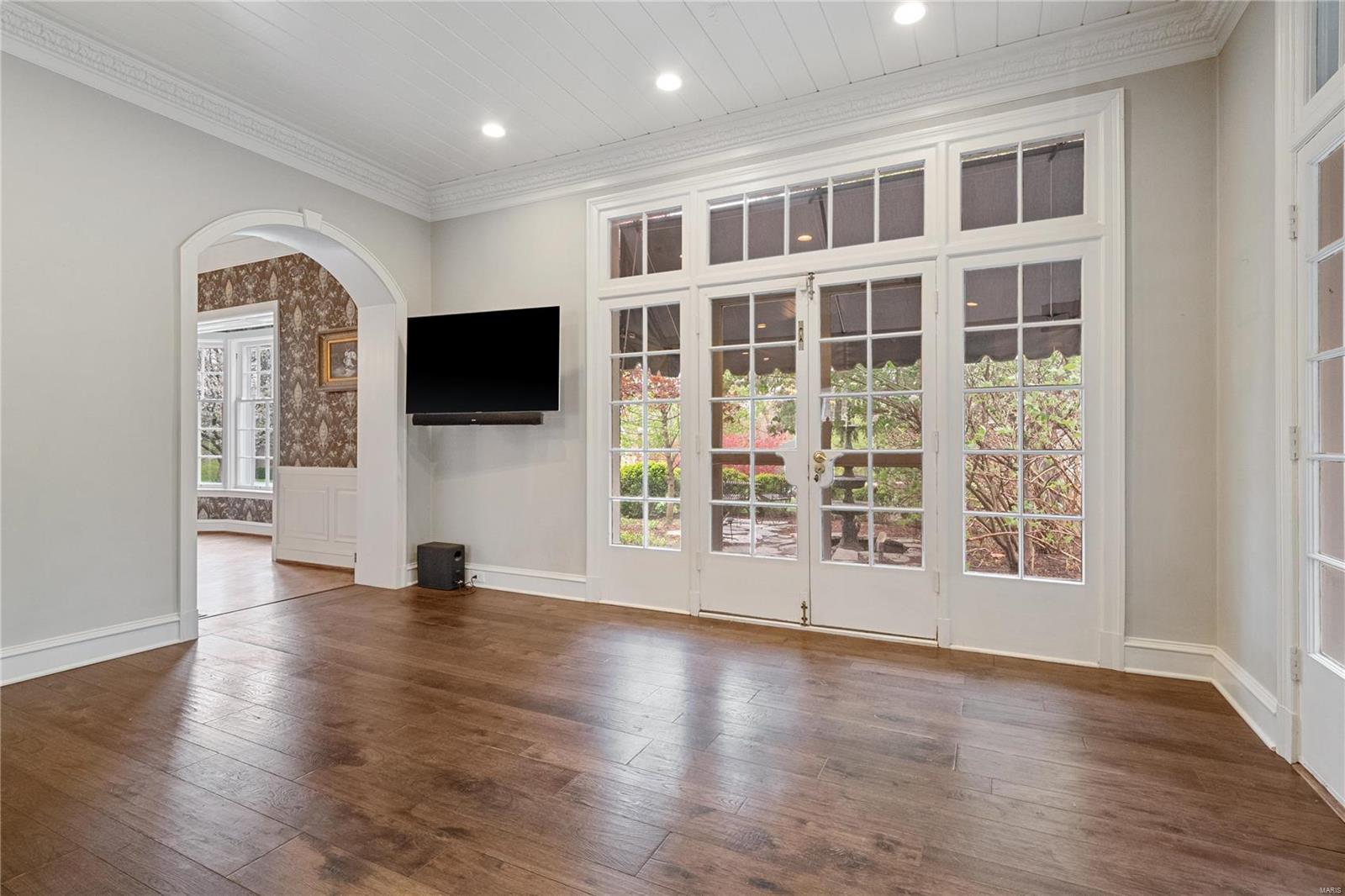 115 Hunters Grove Drive