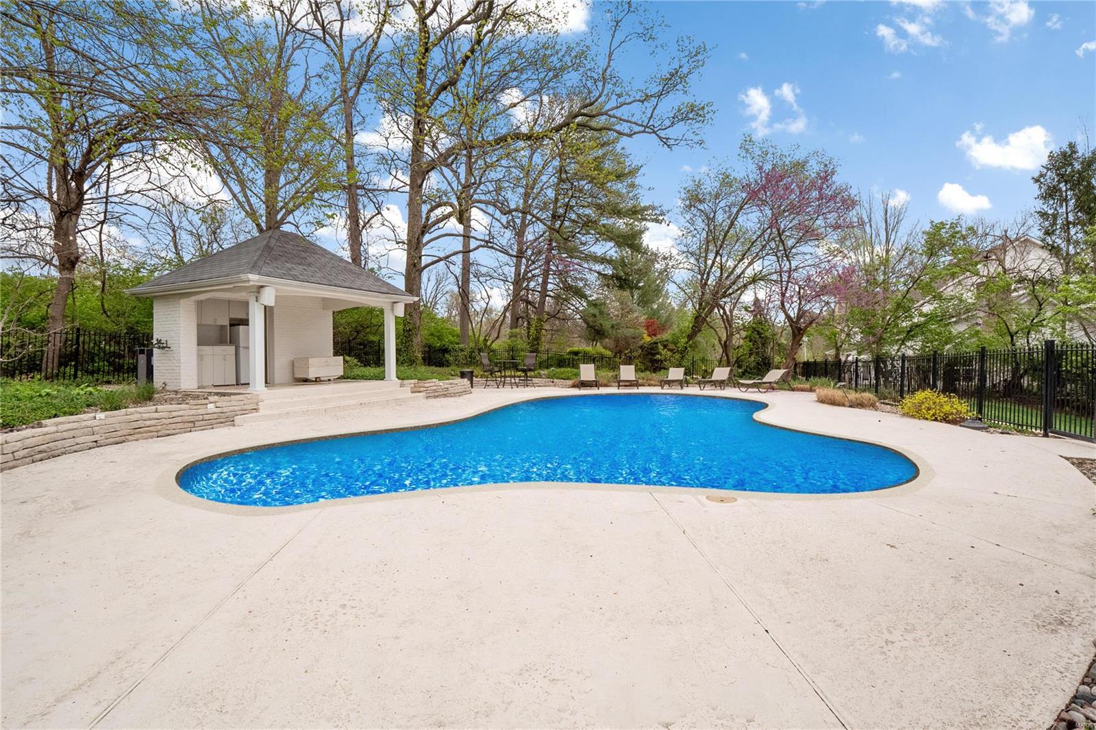 115 Hunters Grove Drive