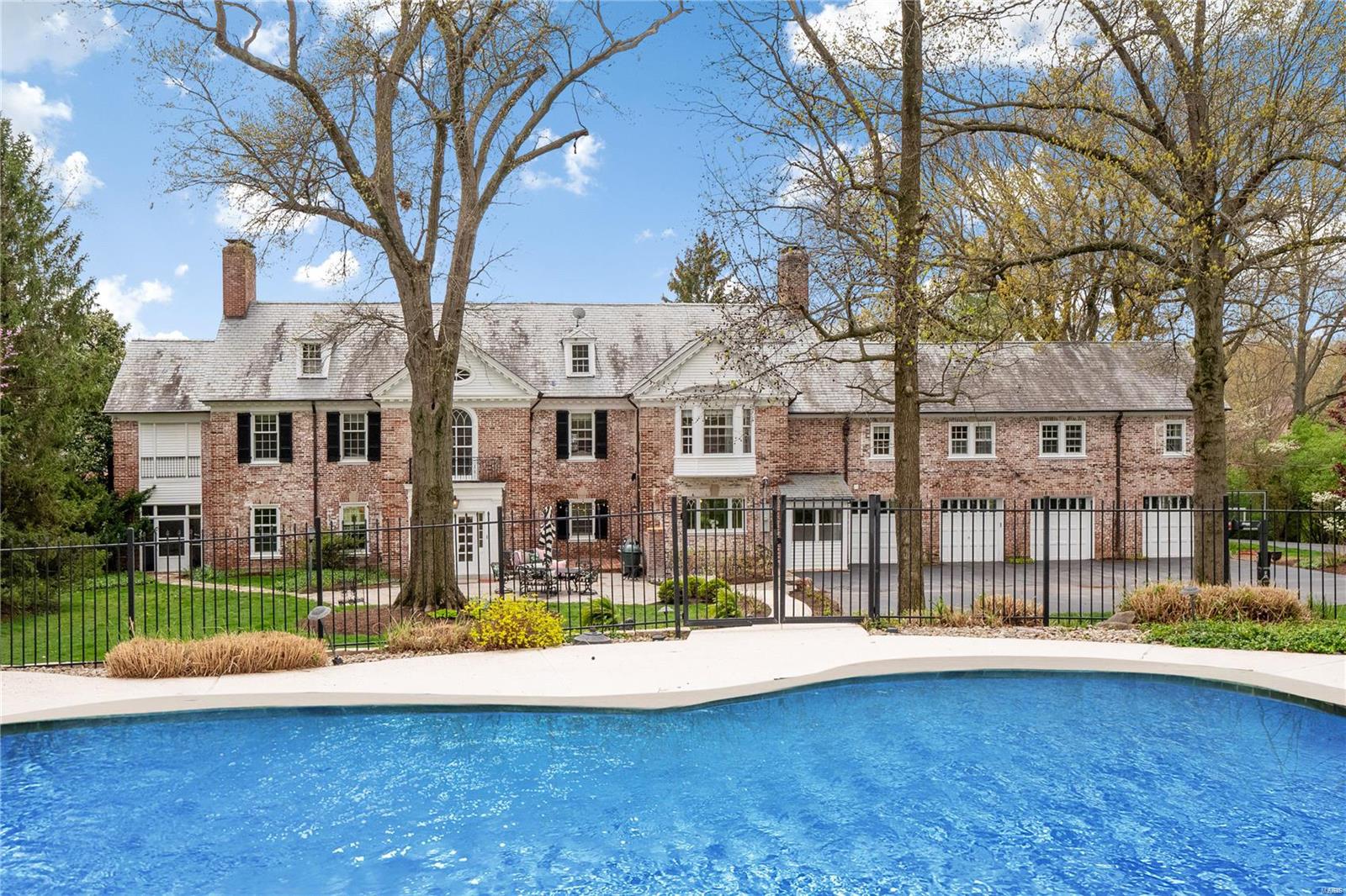 115 Hunters Grove Drive