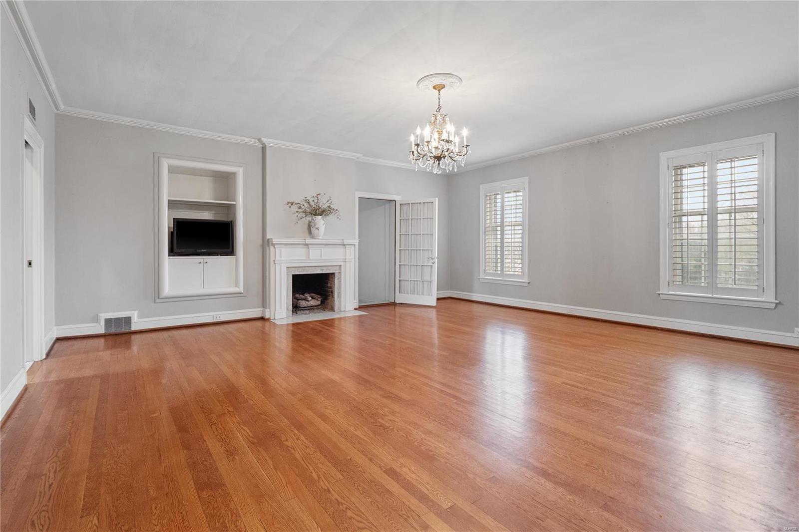 115 Hunters Grove Drive
