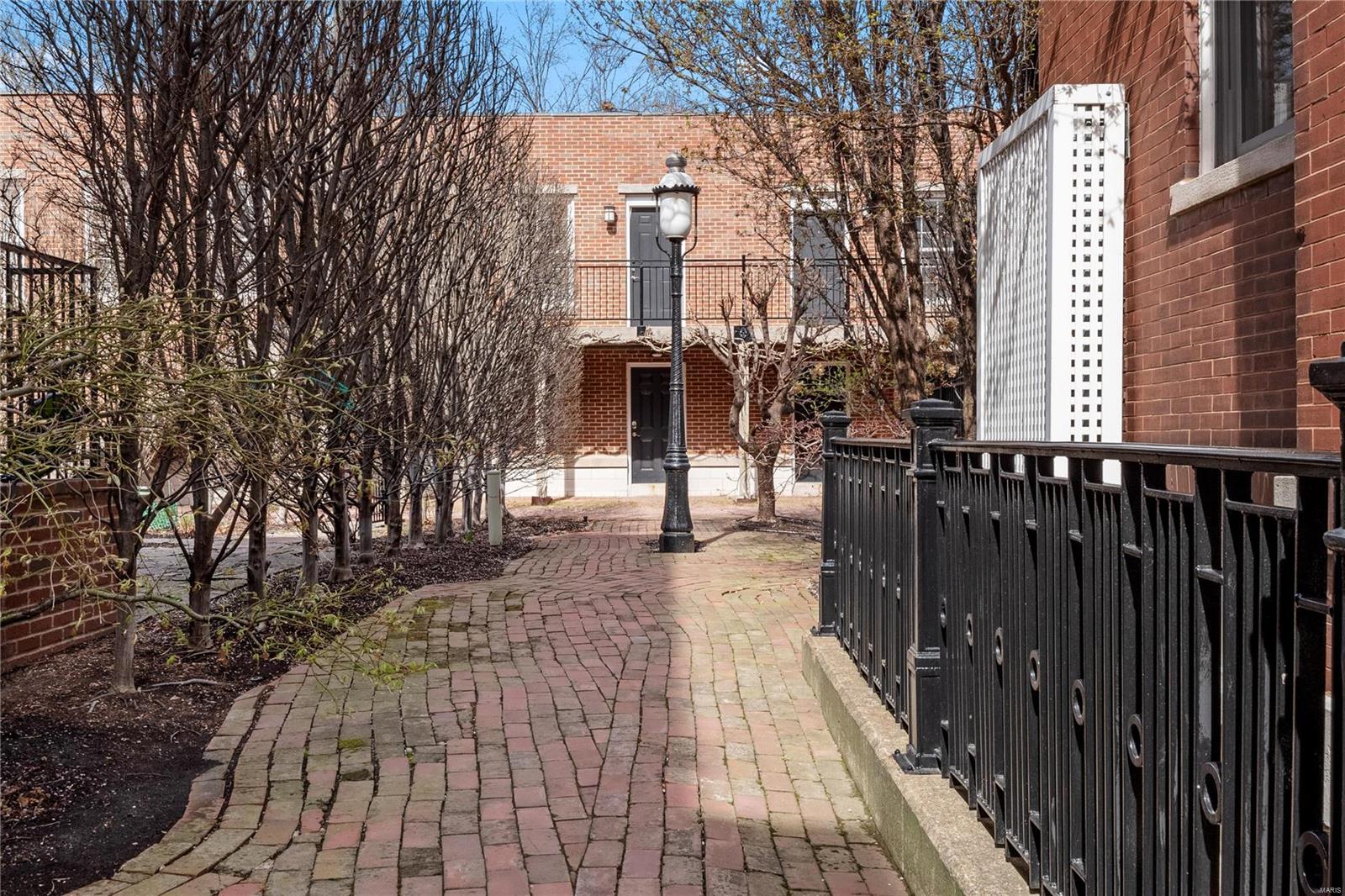 55 Maryland Plz Unit: 2E