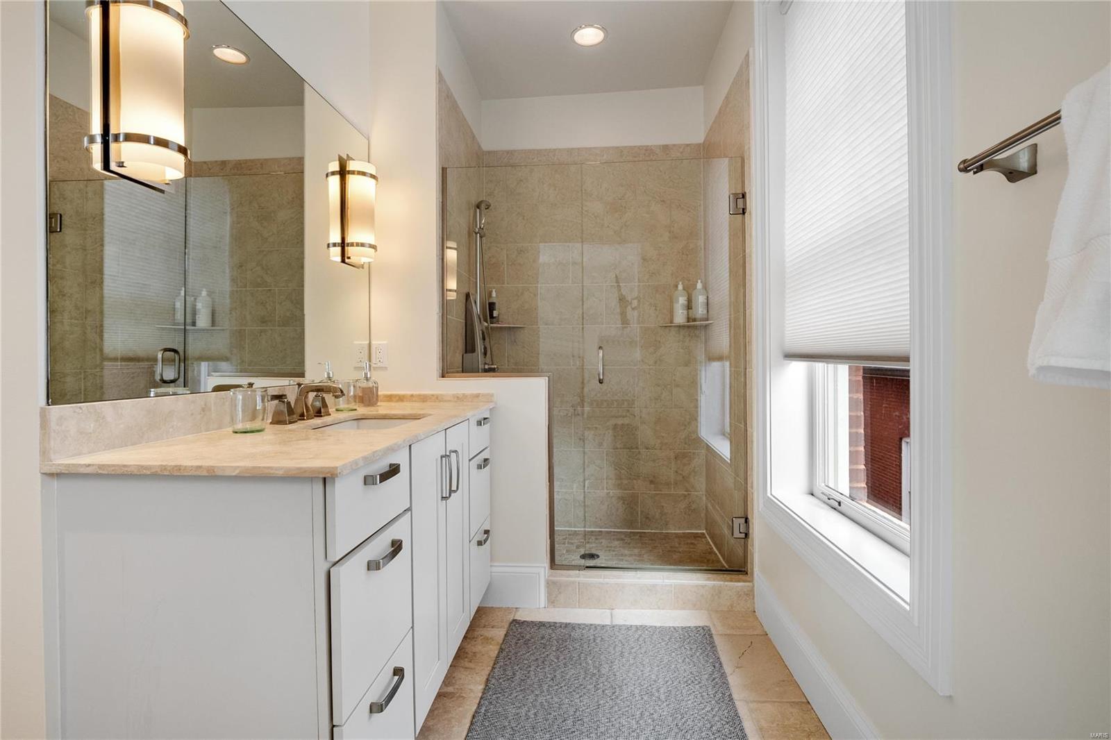 55 Maryland Plz Unit: 2E