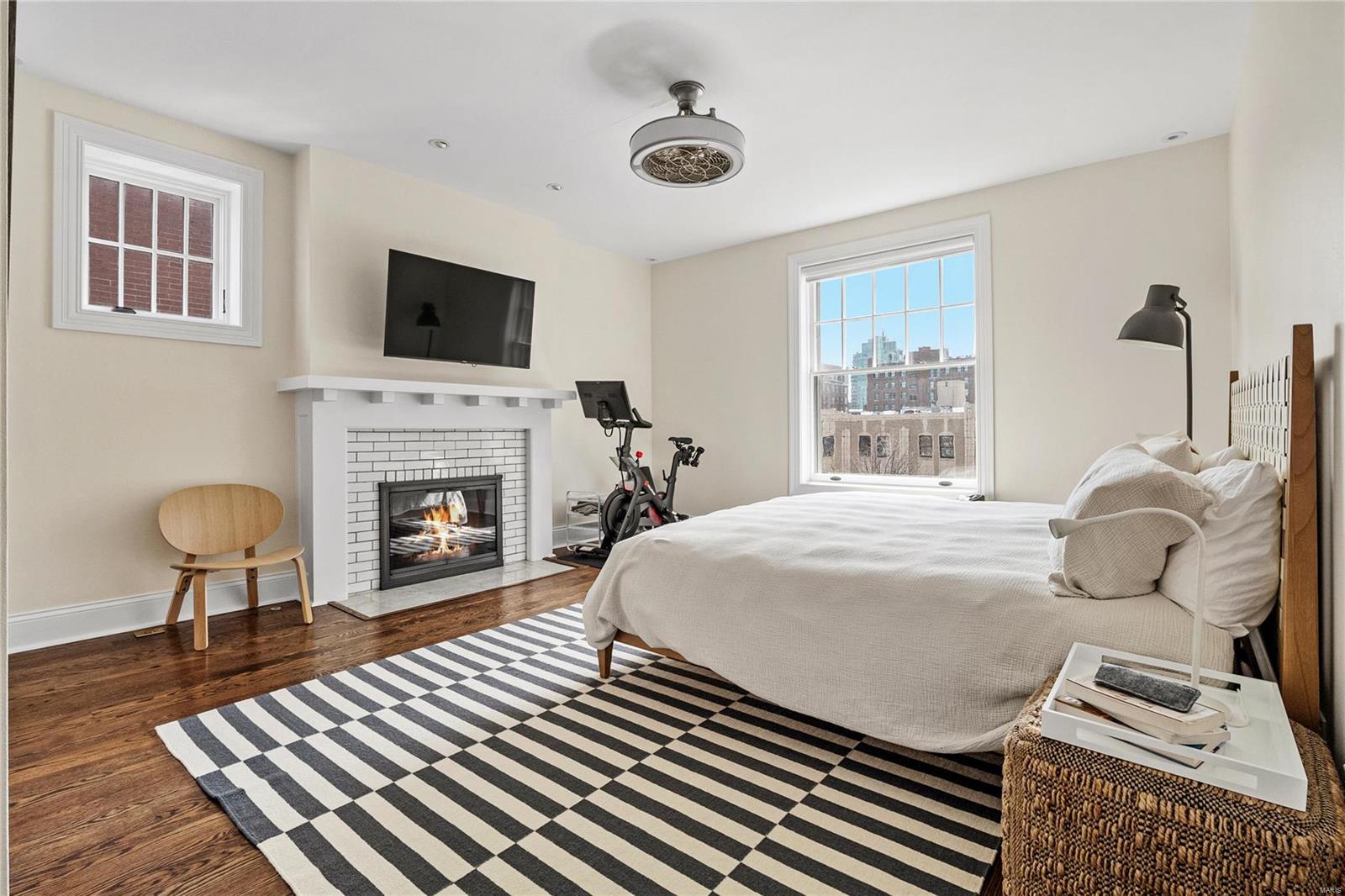 55 Maryland Plz Unit: 2E