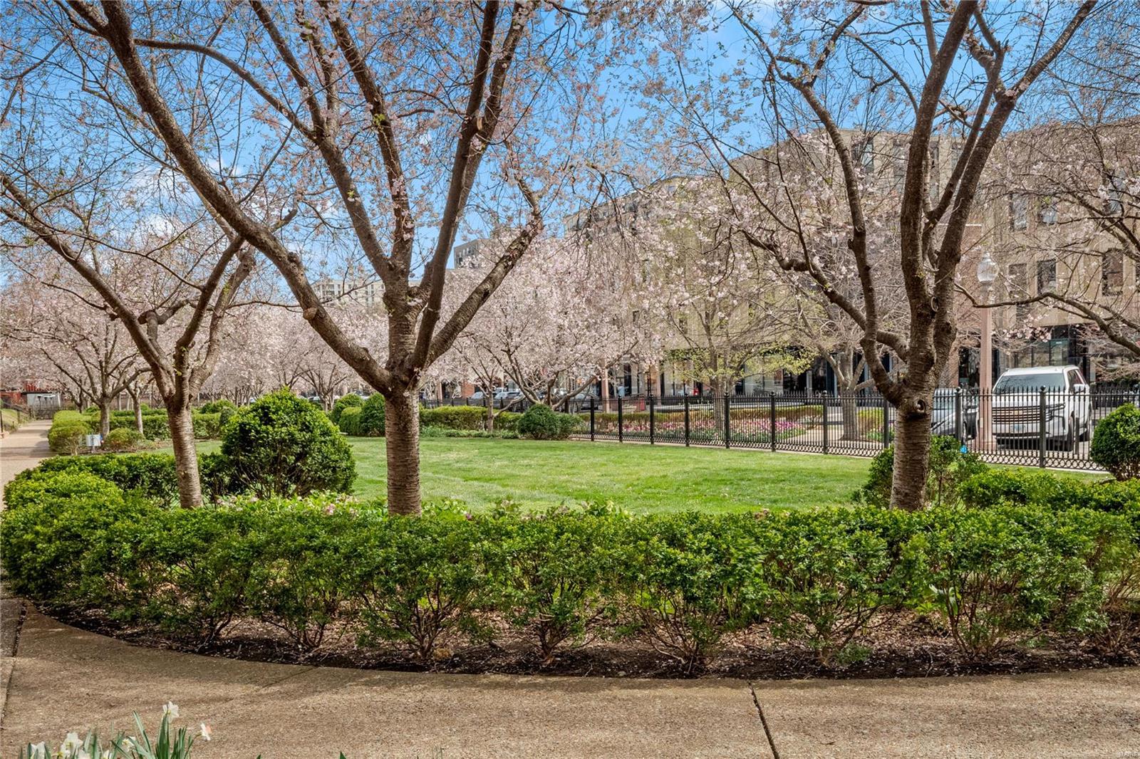 55 Maryland Plz Unit: 2E