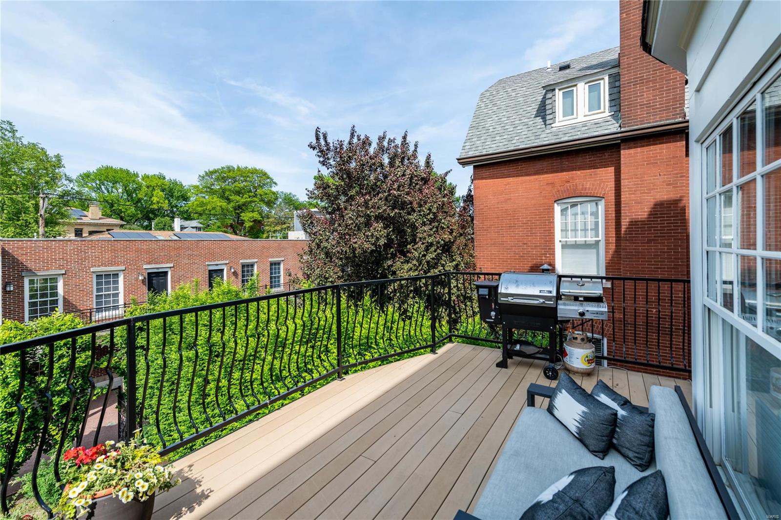 55 Maryland Plz Unit: 2E