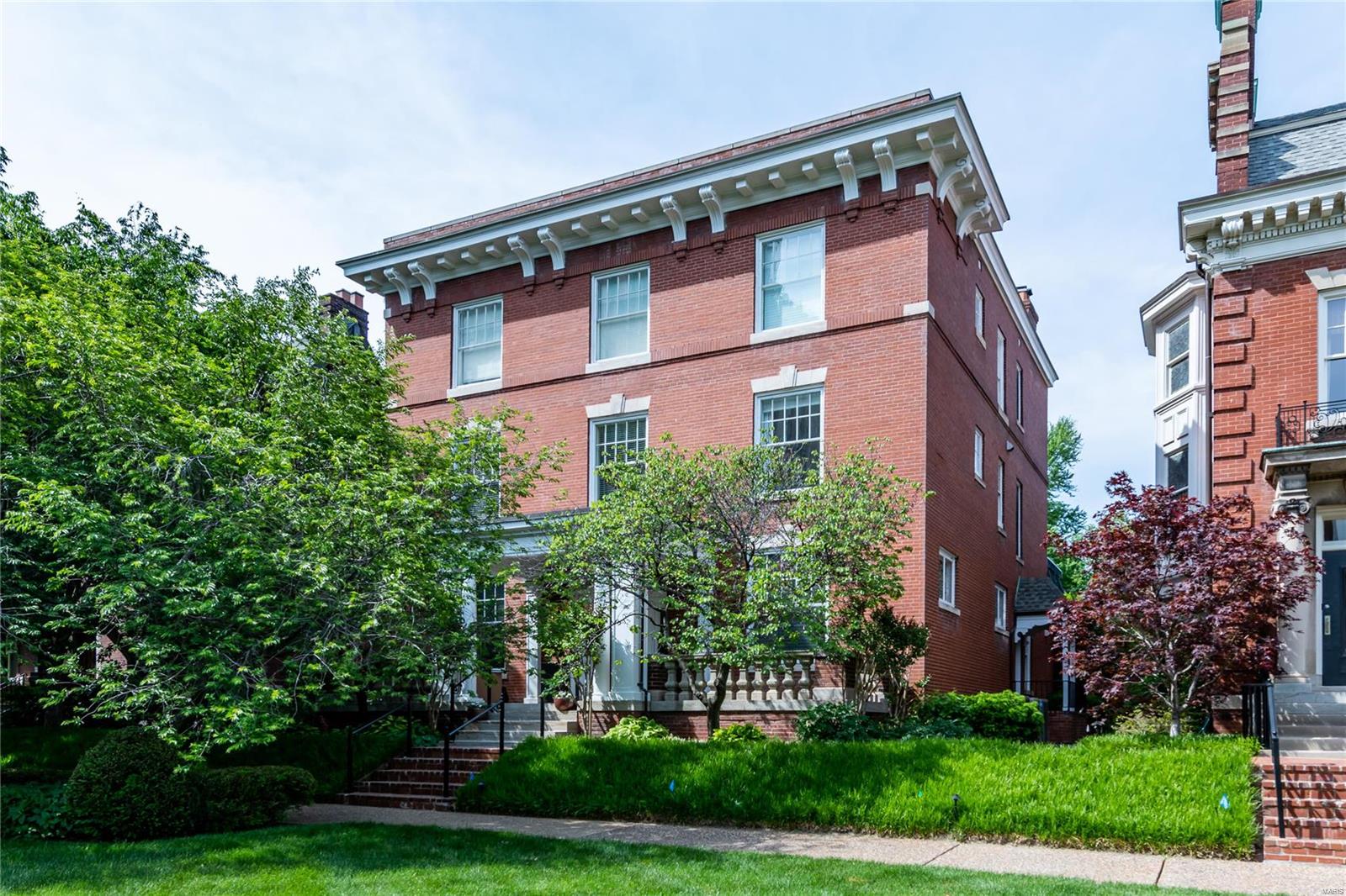 55 Maryland Plz Unit: 2E