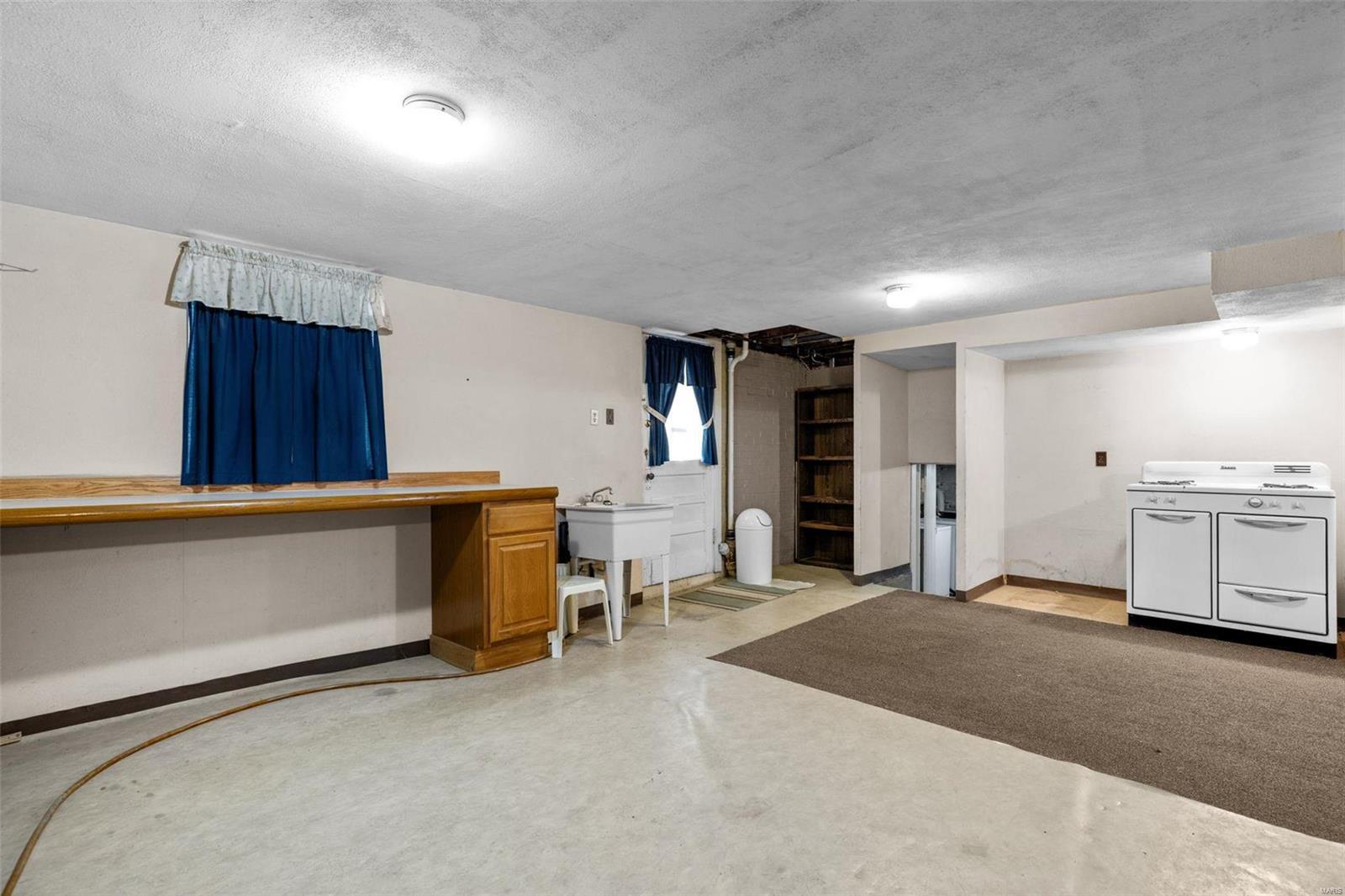 635 N Florissant Road