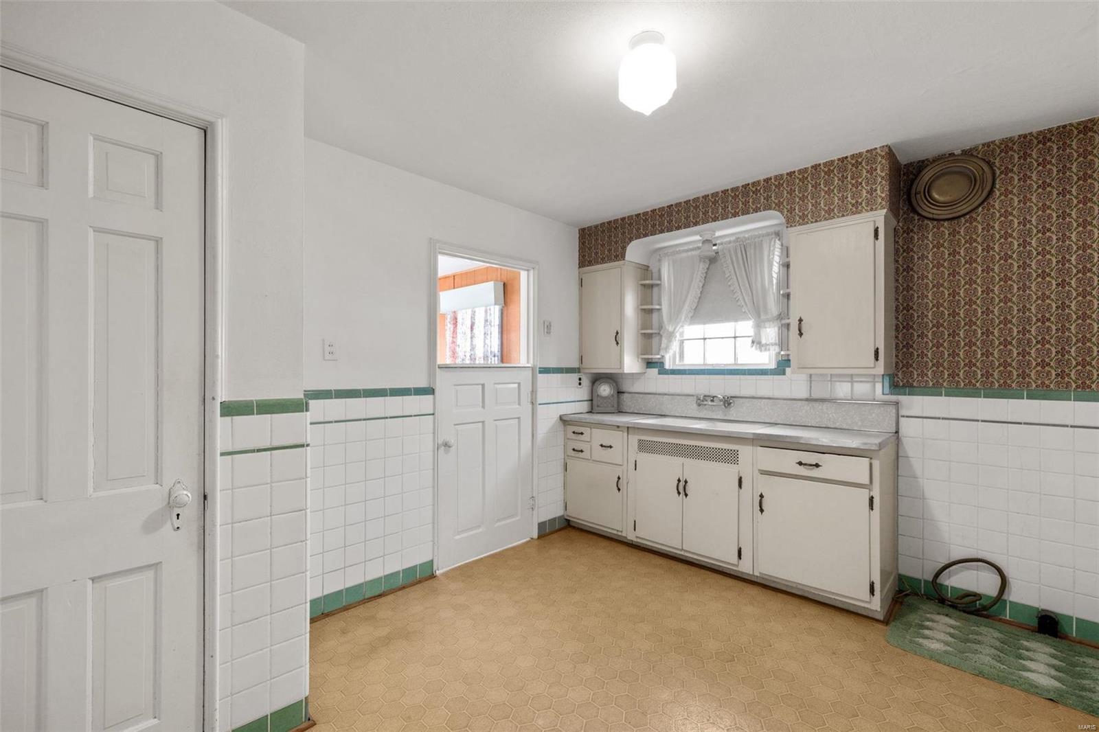 635 N Florissant Road