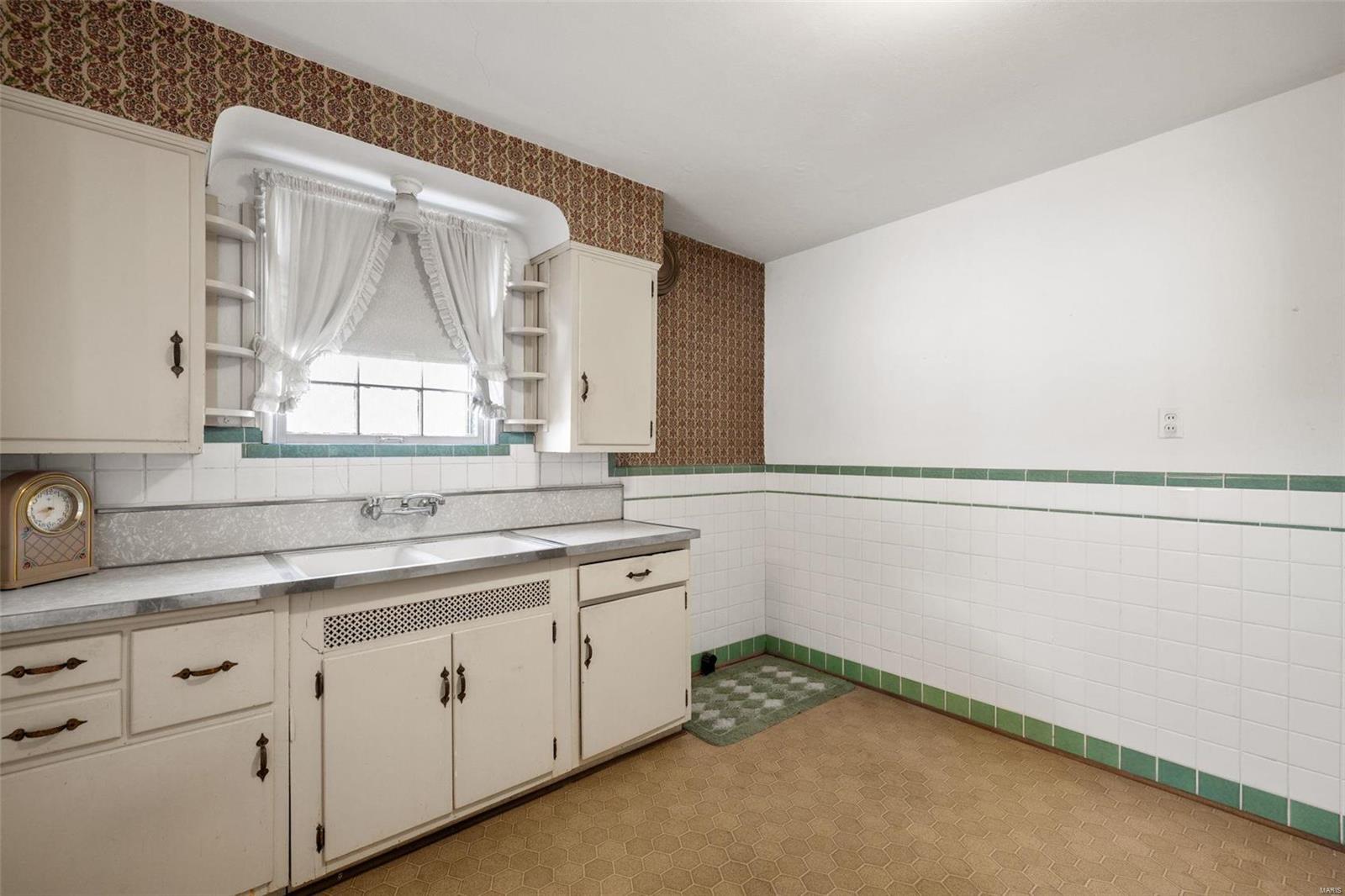 635 N Florissant Road