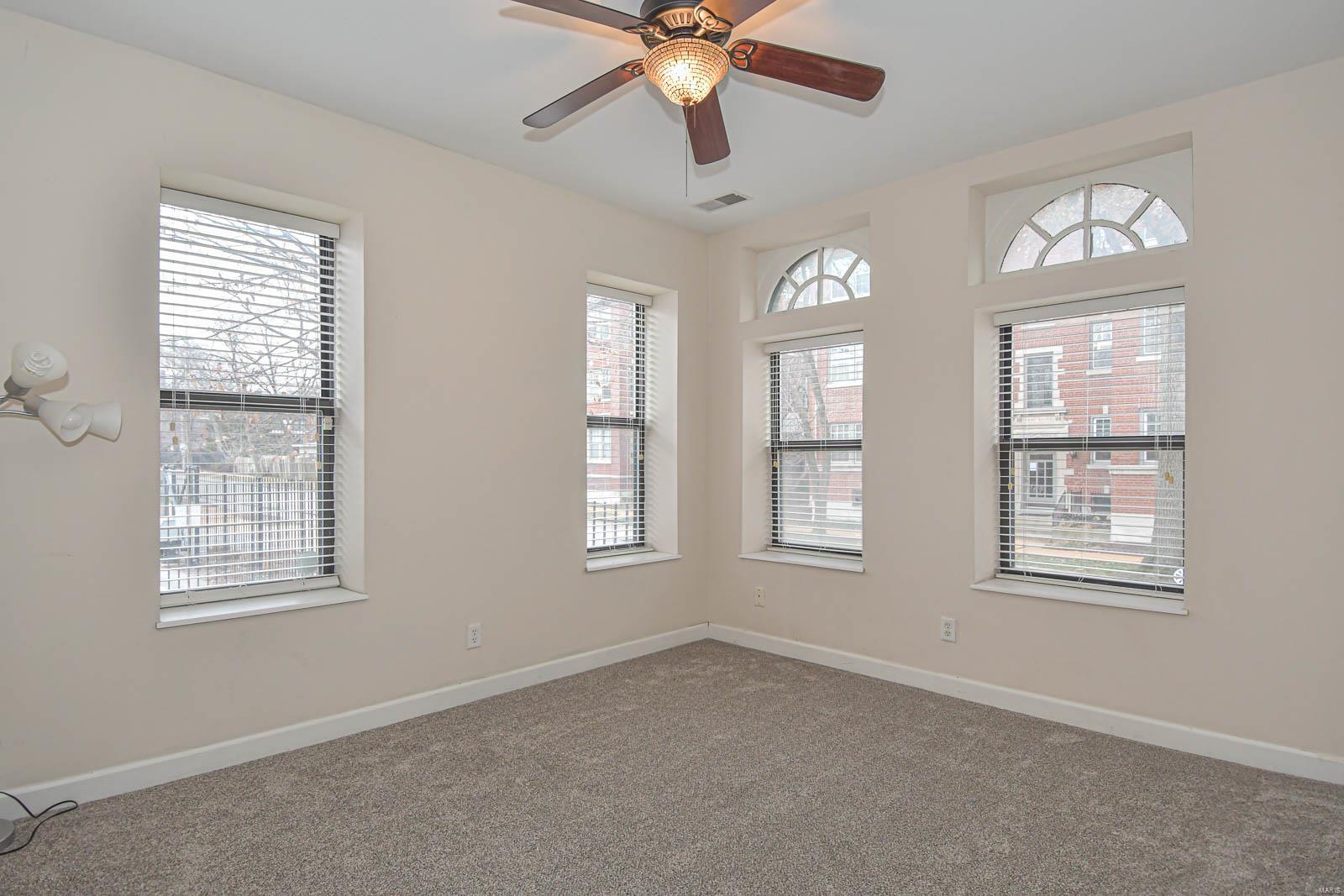 5635 Waterman Unit: 14