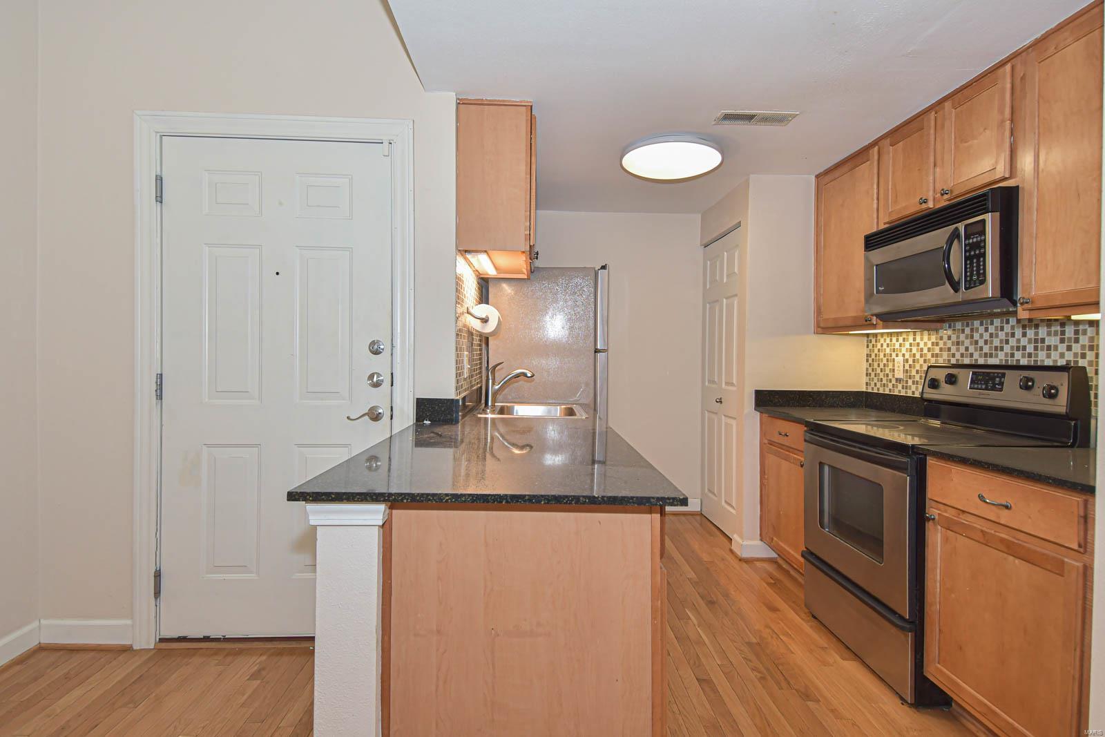 5635 Waterman Unit: 14