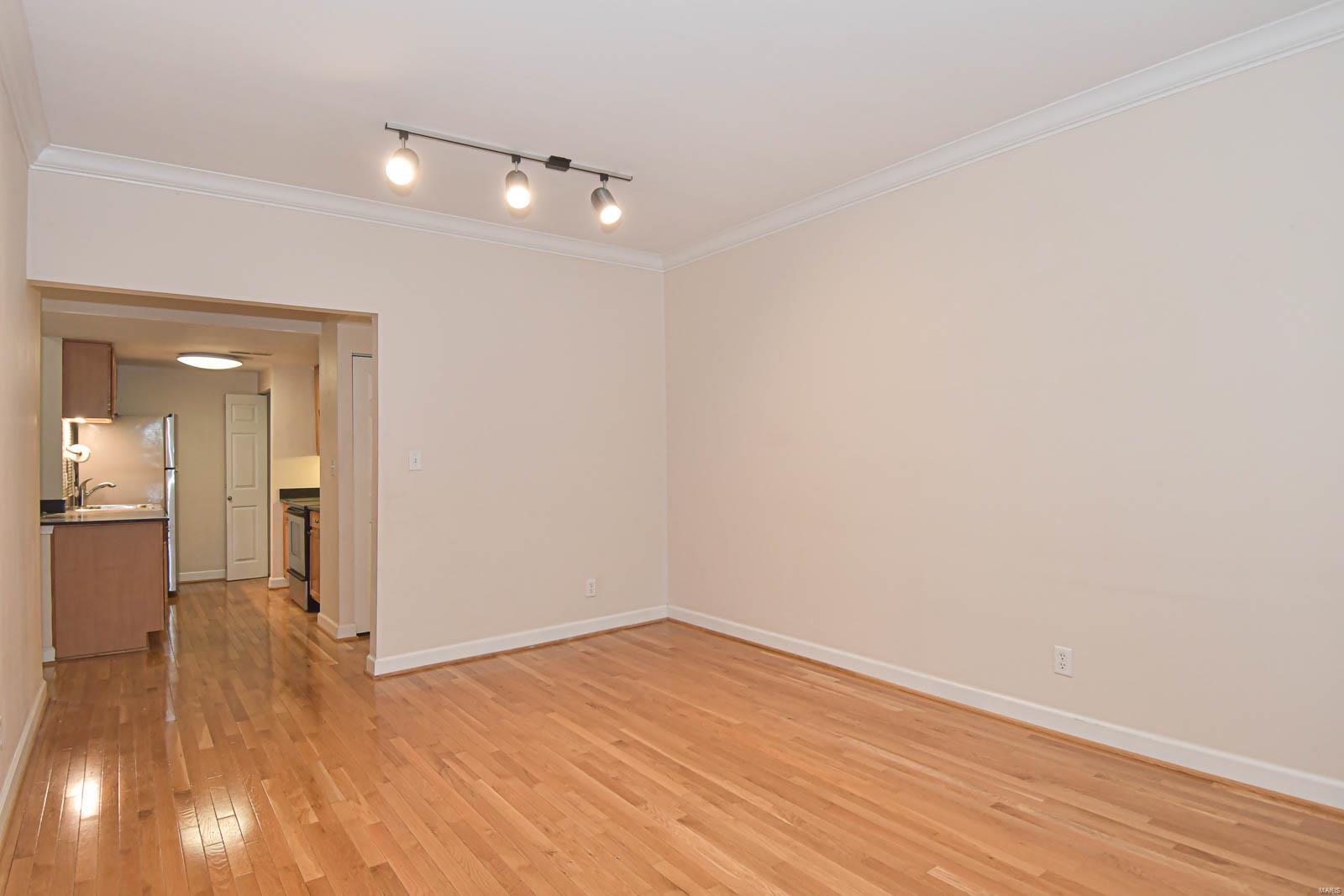 5635 Waterman Unit: 14