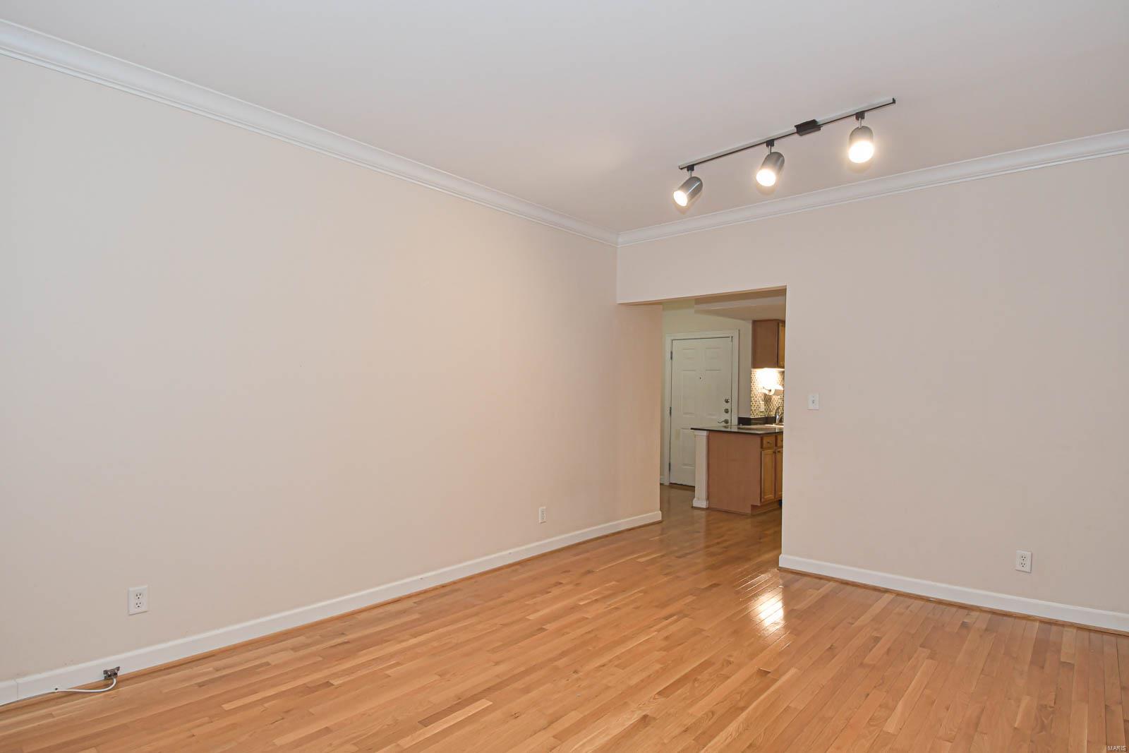 5635 Waterman Unit: 14