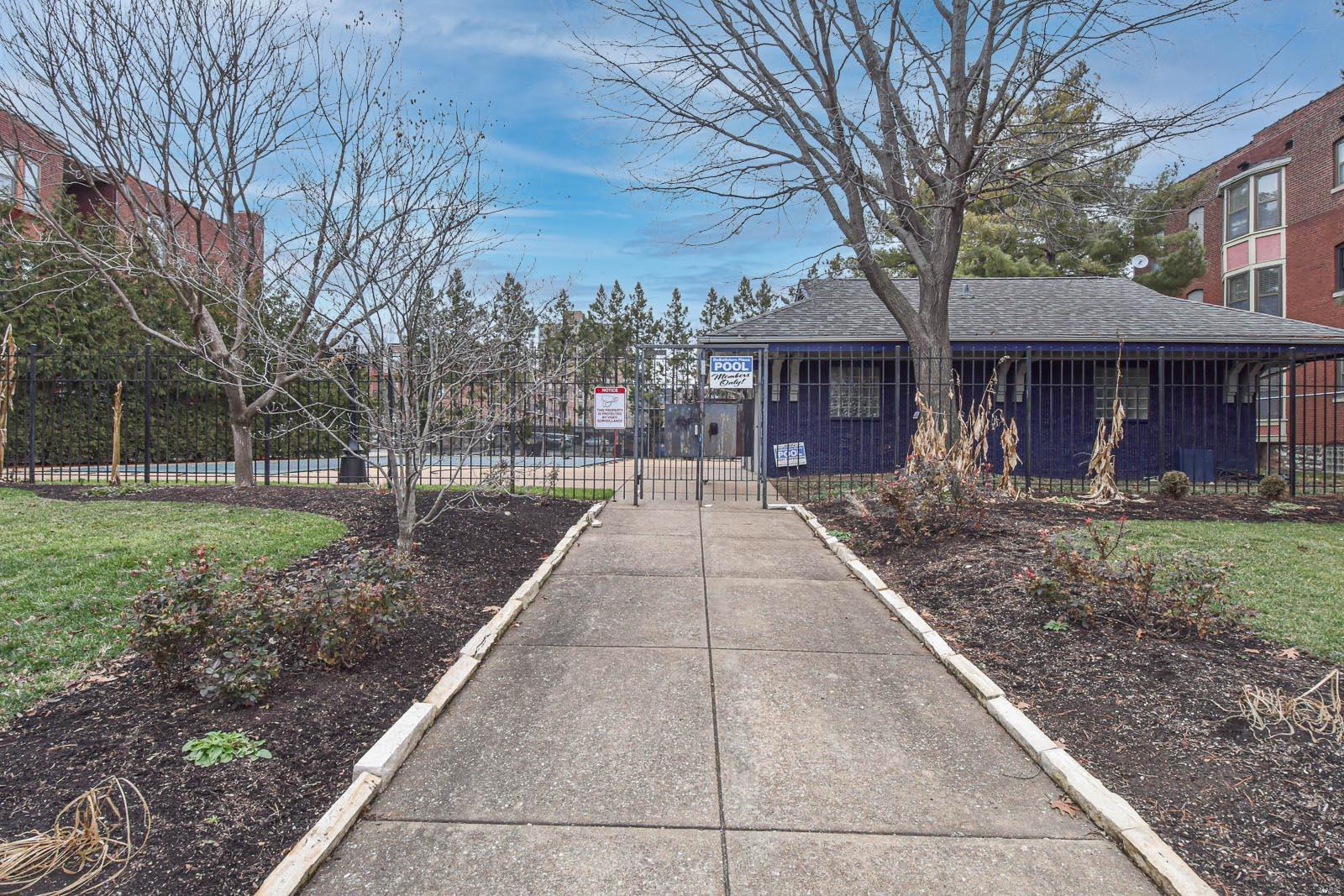 5635 Waterman Unit: 14