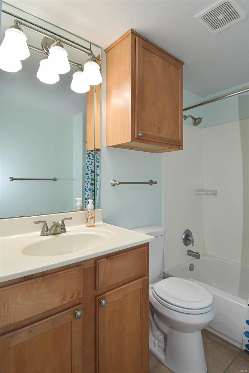 5635 Waterman Unit: 14