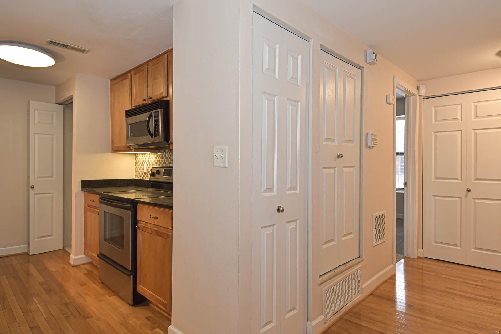 5635 Waterman Unit: 14