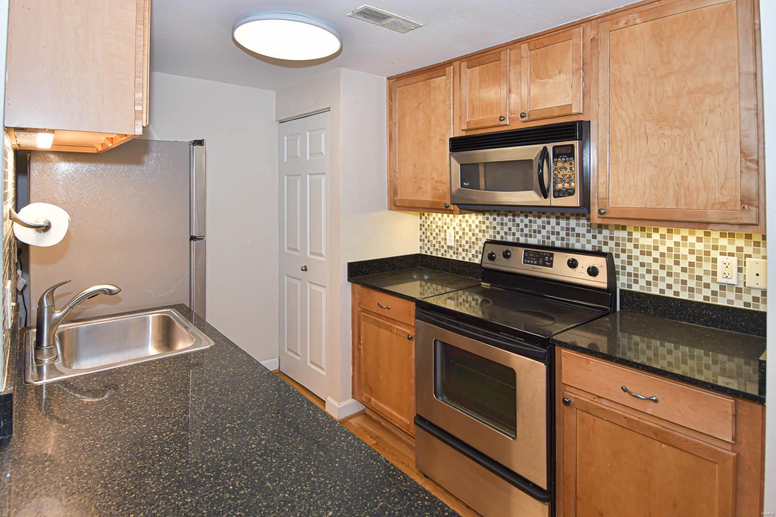 5635 Waterman Unit: 14