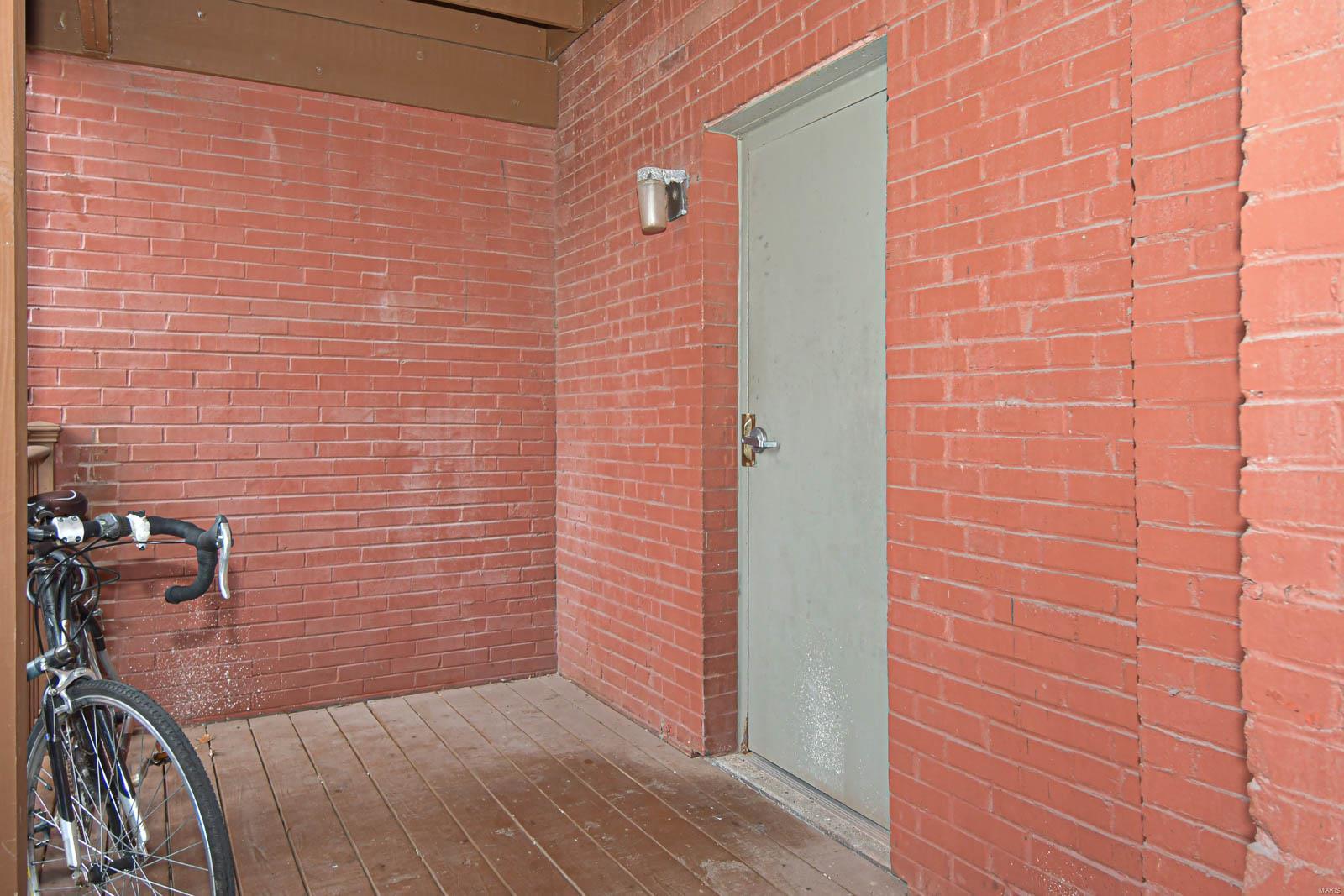 5635 Waterman Unit: 14