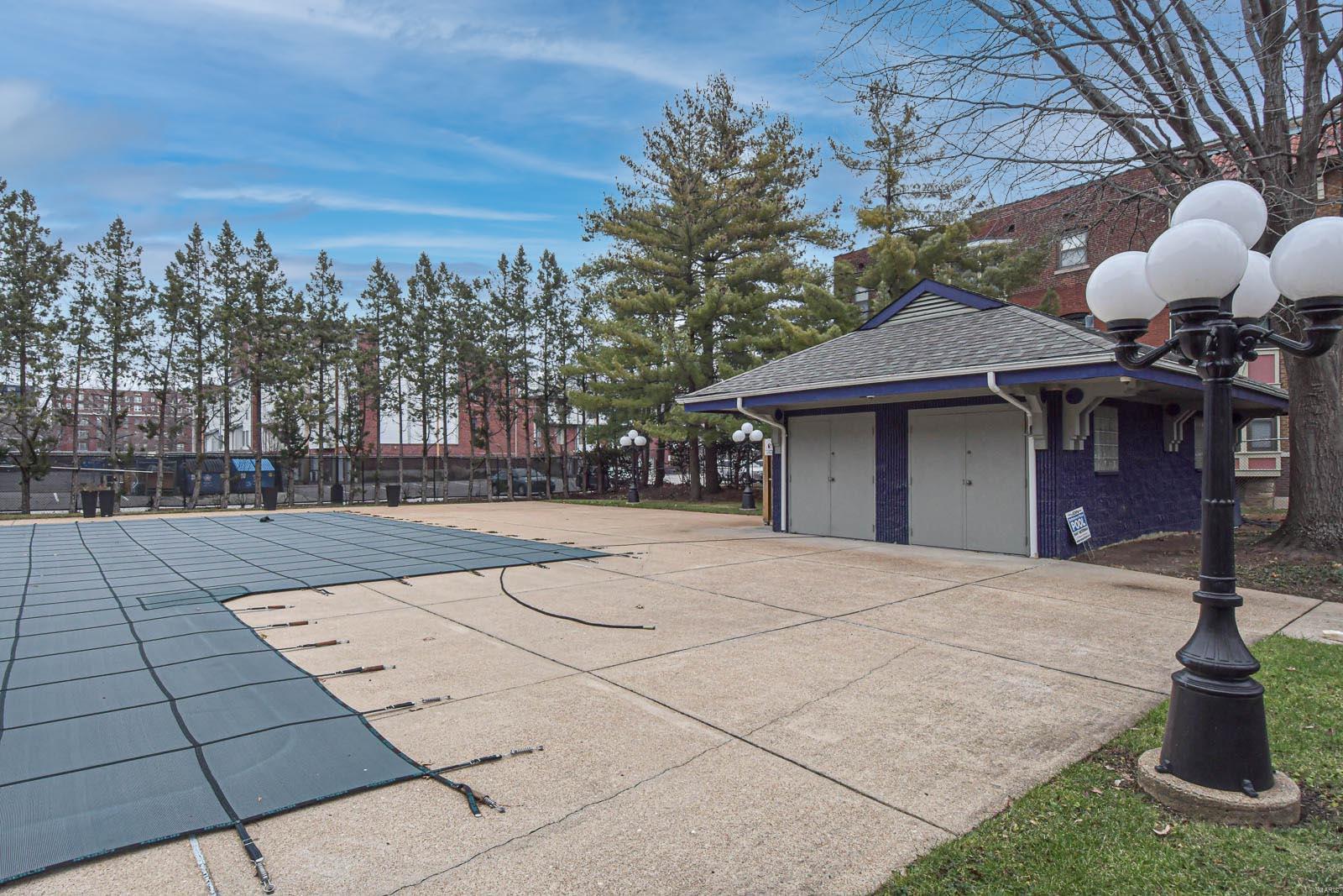 5635 Waterman Unit: 14