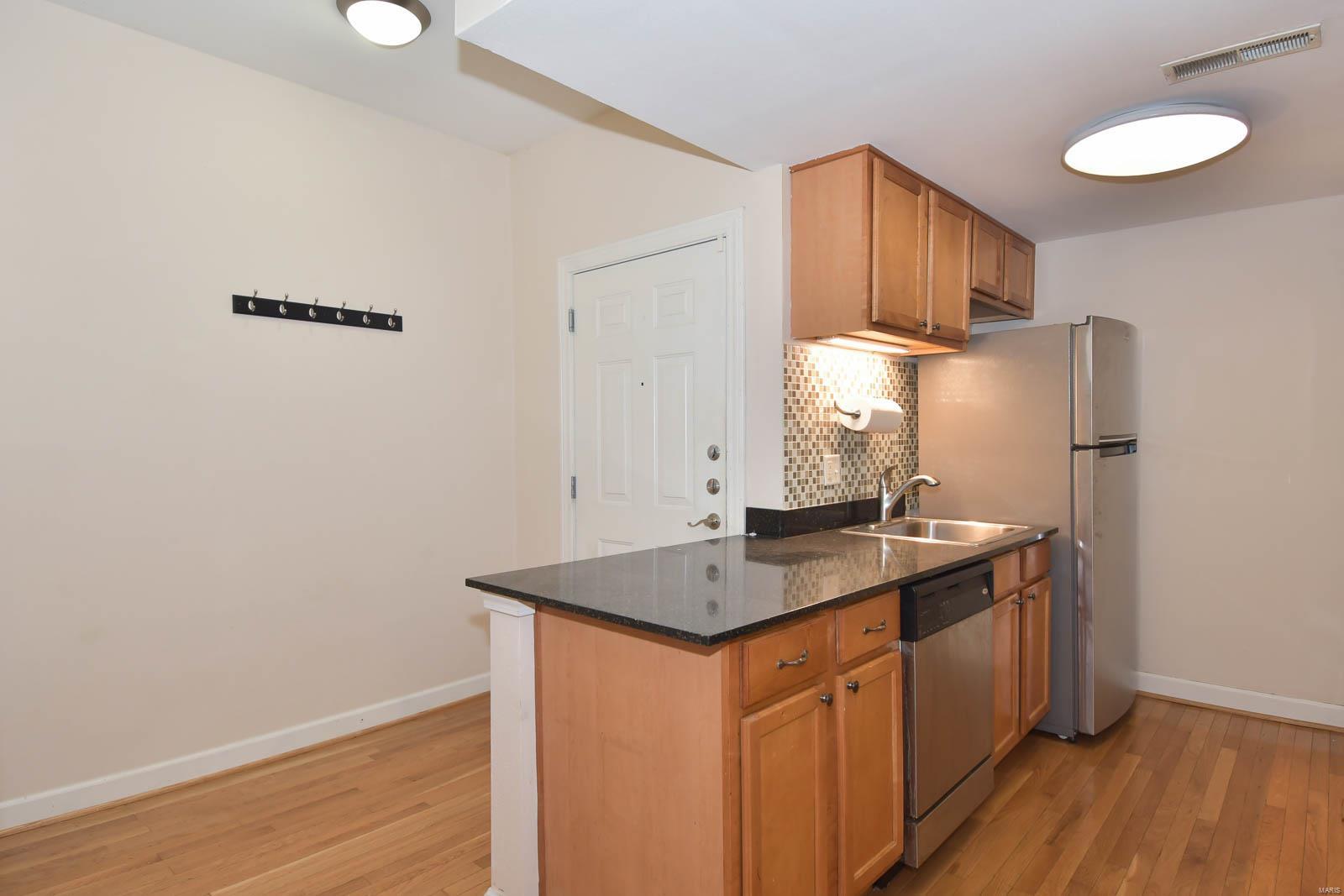 5635 Waterman Unit: 14