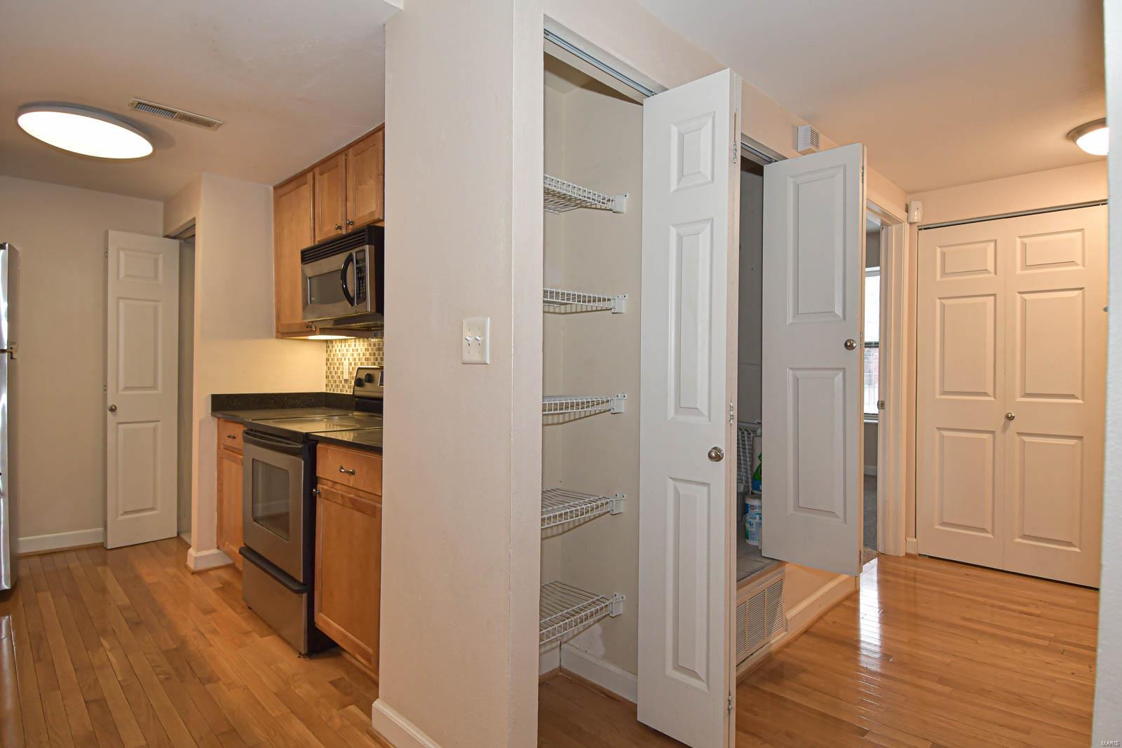 5635 Waterman Unit: 14